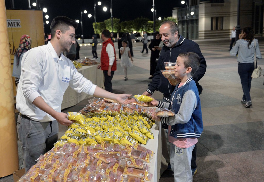 ¬HALK EKMEK’TEN TERAVİH İKRAMI