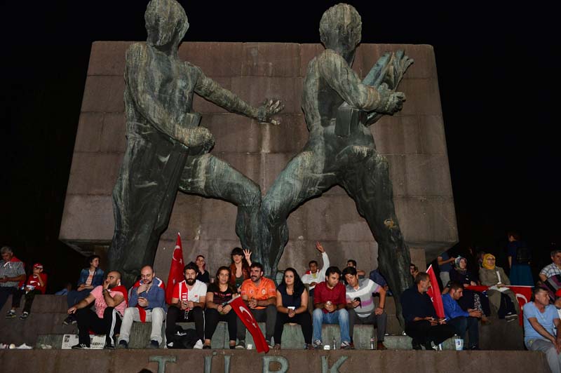 DEMOKRASİ NÖBETİ 7. GÜNÜNDE