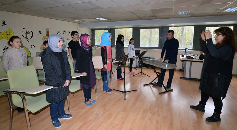 BÜYÜKŞEHİR’DEN, SIĞINMACI ÇOCUKLARA TÜRKÇE DERSİ
