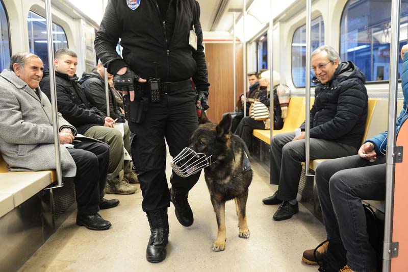 METRODA, K-9 KÖPEKLERİYLE GÜVENLİK
