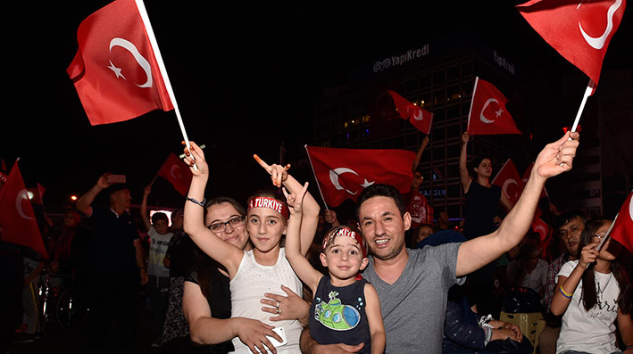 DEMOKRASİ NÖBETİ 19'NCÜ GÜNÜNDE