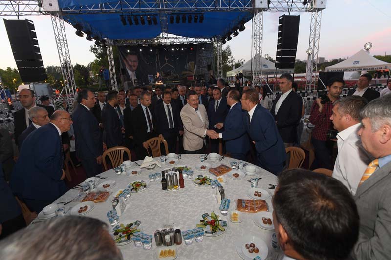 BAŞKAN GÖKÇEK, BAŞKENTLİ ŞOFÖR ESNAFIYLA İFTARDA BİRARAYA GELDİ