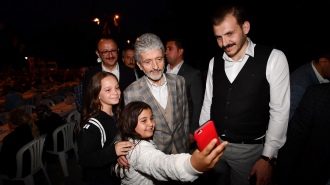 BAŞKAN TUNA, YENİMAHALLE’DE İFTAR YAPTI