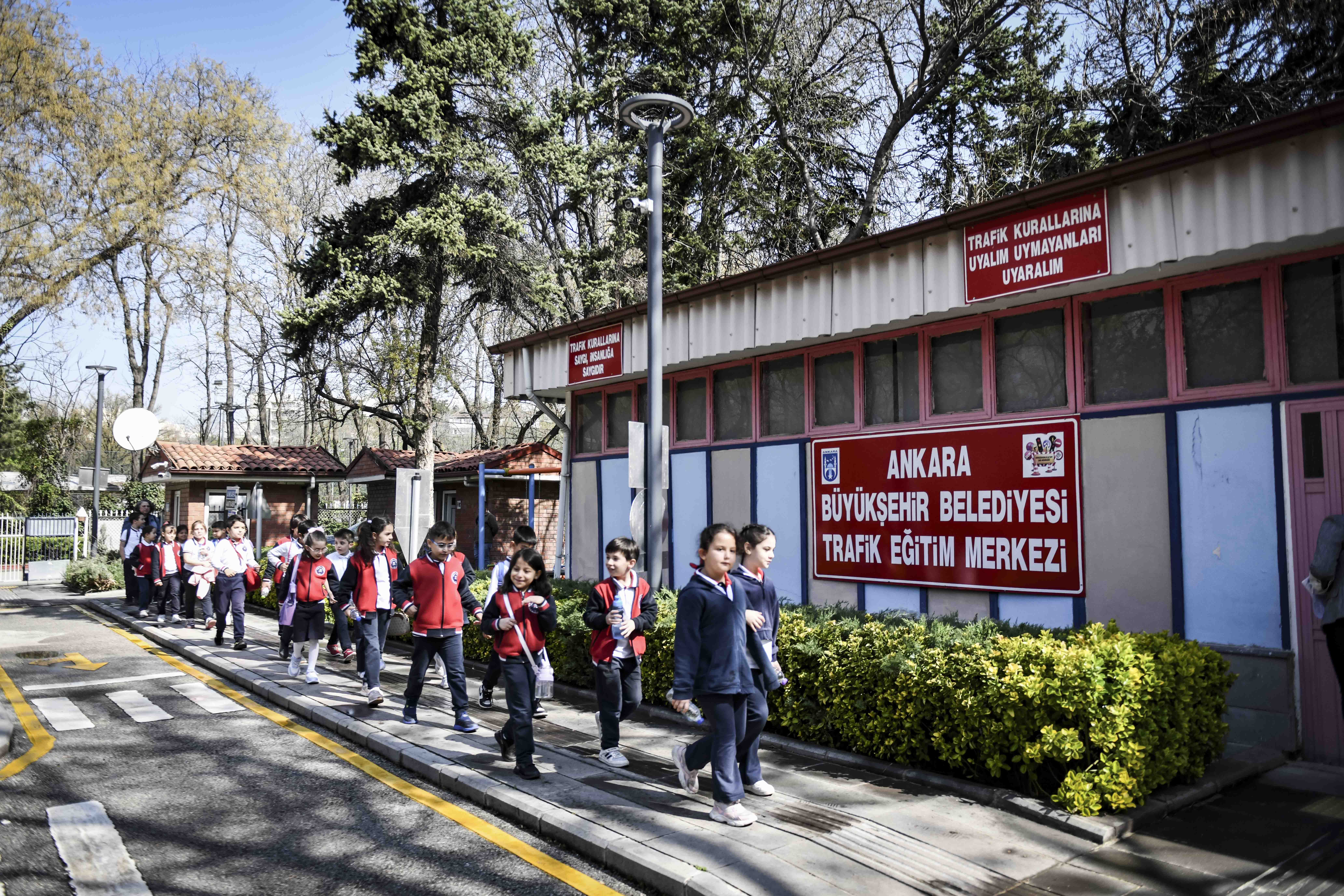 BAŞKENTLİ MİNİKLER TRAFİĞİ EĞLENEREK ÖĞRENİYOR