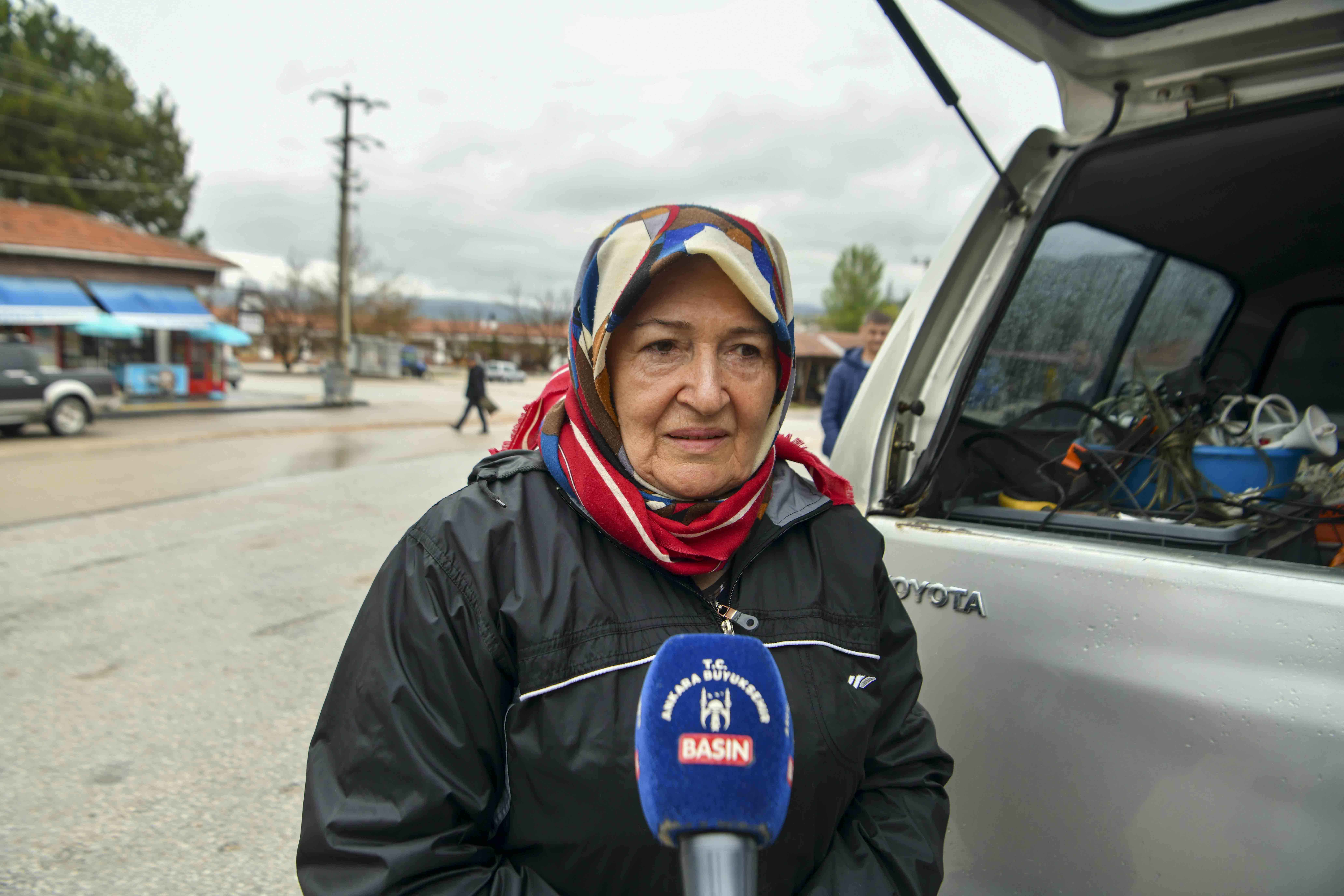 ANKARA BÜYÜKŞEHİR BELEDİYESİ’NDEN ÇİFTÇİYE BÜYÜK DESTEK: 1 MİLYONUN ÜZERİNDE ERKENCİ SEBZE FİDESİ DAĞITILDI