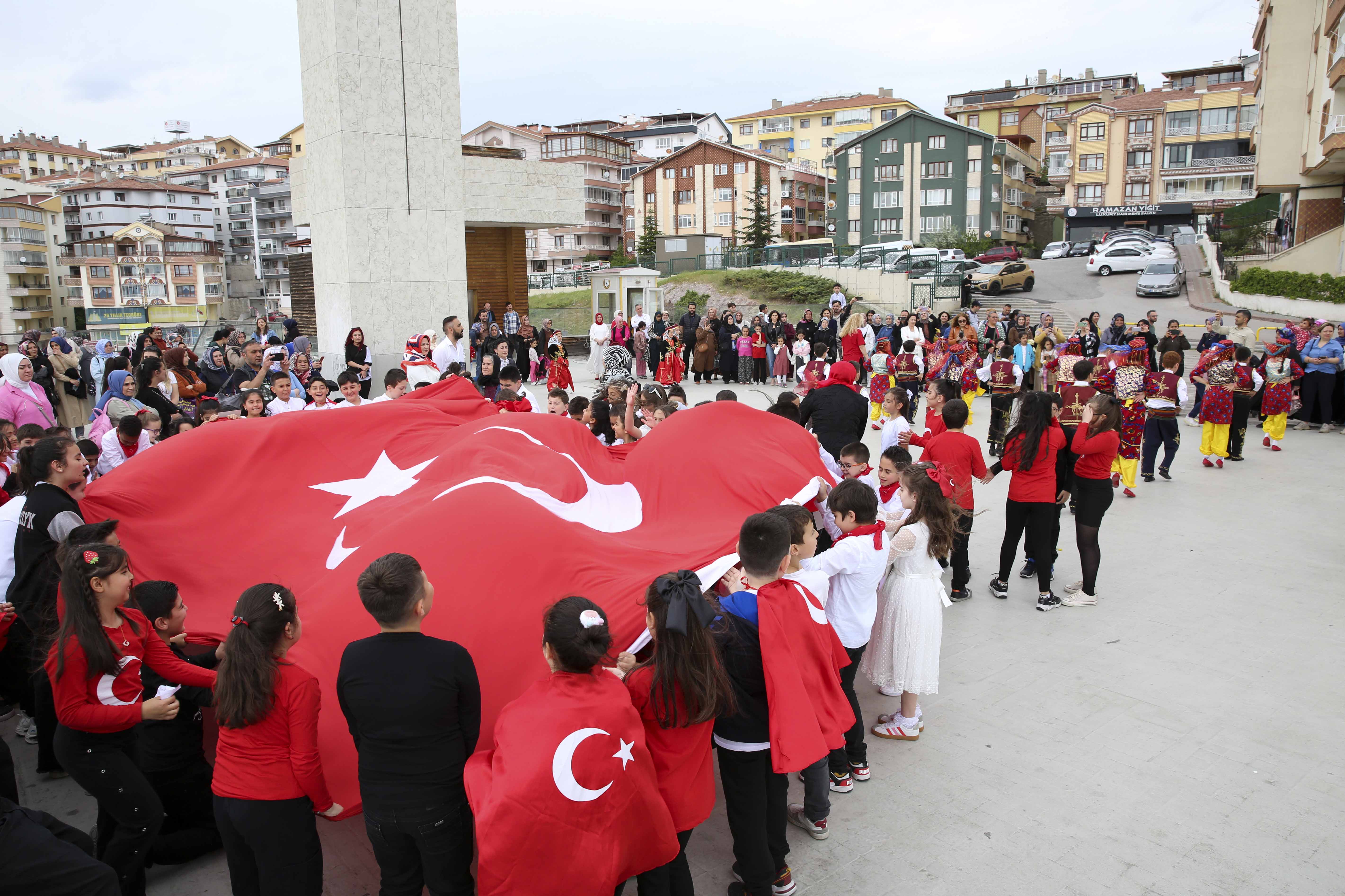 19 MAYIS ATATÜRK’Ü ANMA GENÇLİK VE SPOR BAYRAMI KUTLAMALARI BAŞKENTTE ŞÖLENE DÖNÜŞTÜ