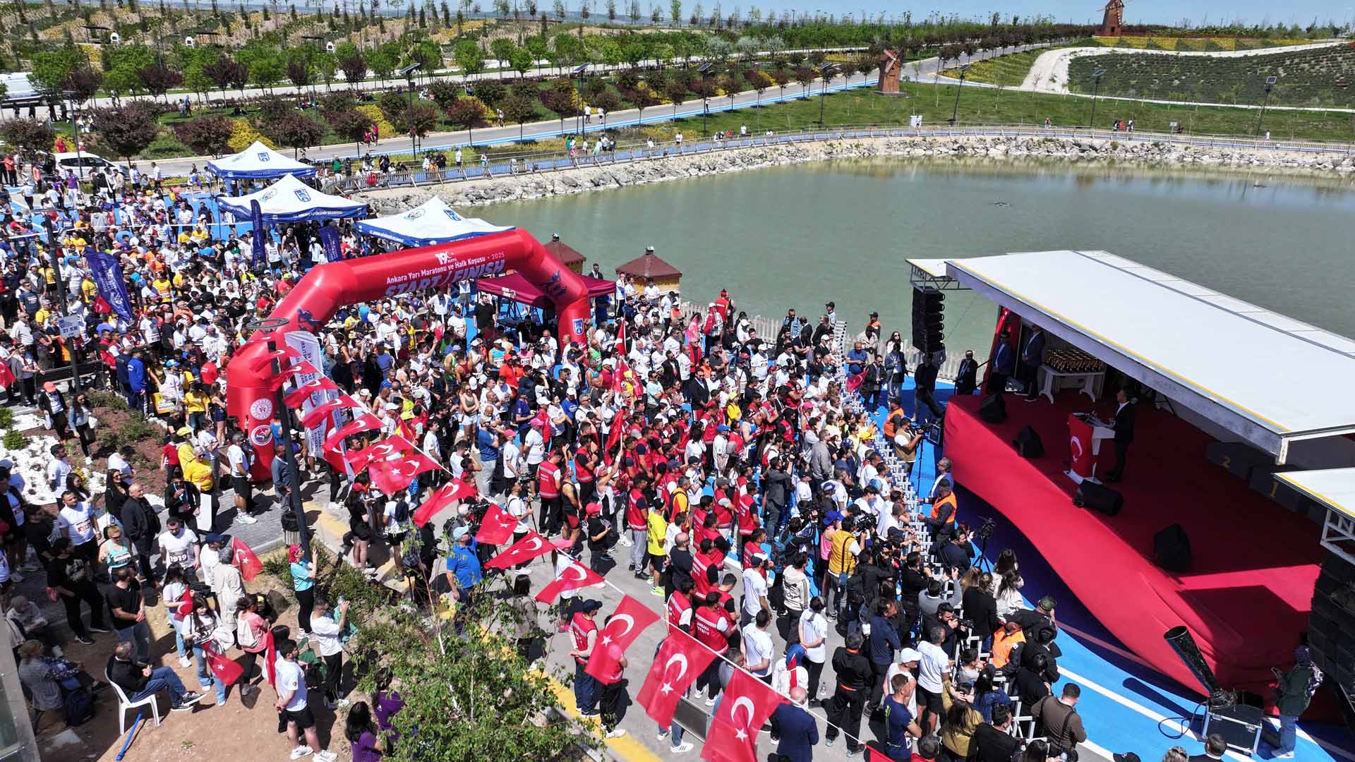 19 MAYIS ATATÜRK’Ü ANMA GENÇLİK VE SPOR BAYRAMI KUTLAMALARI BAŞKENTTE ŞÖLENE DÖNÜŞTÜ