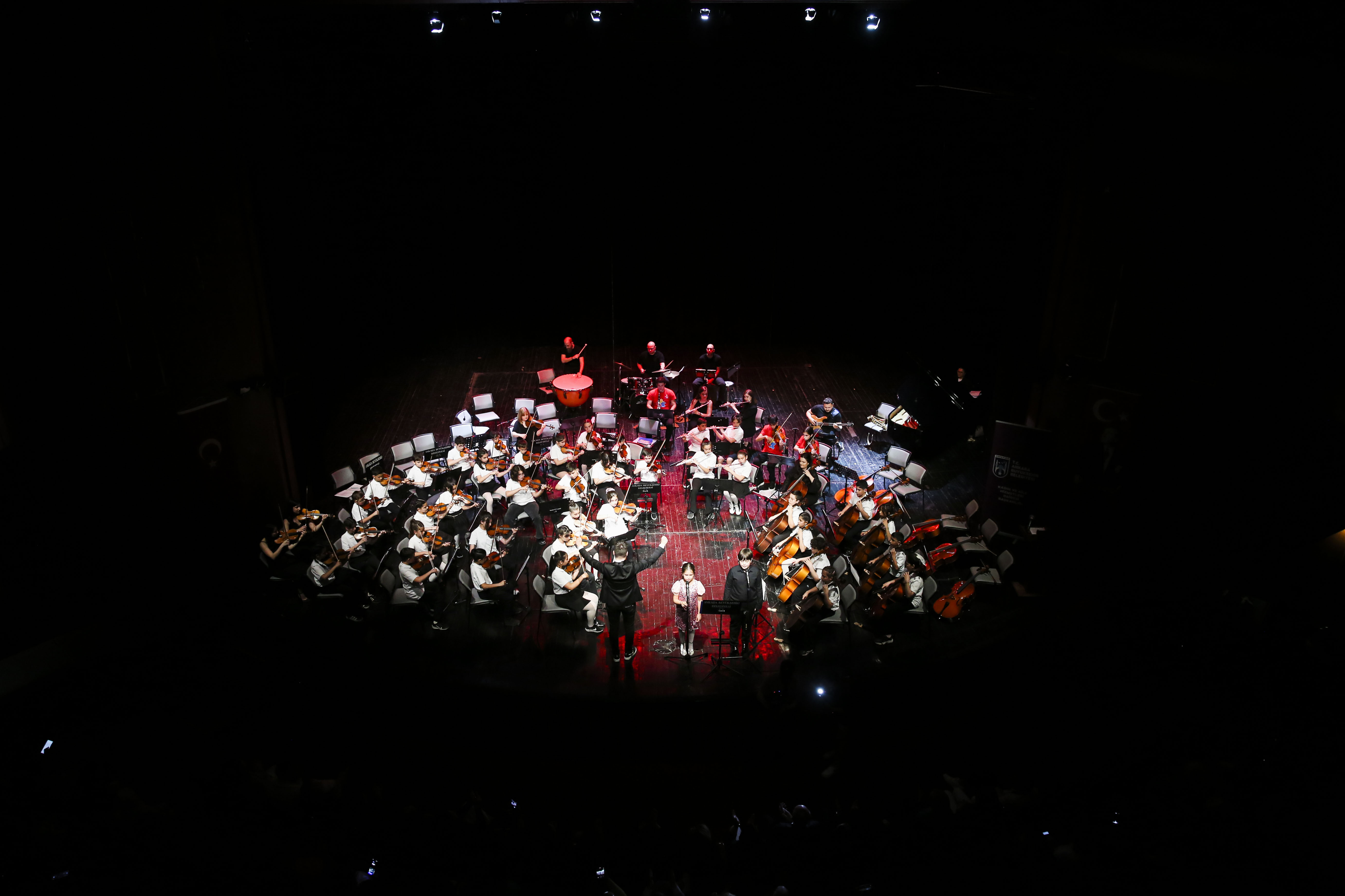 ABB’NİN “HER ÇOCUĞA SANAT PROJESİ”NDE ORKESTRA KONSERİ HER ÇOCUĞA SANAT ORKESTRASININ KONSERİNE BAŞKENTLİLERDEN YOĞUN İLGİ