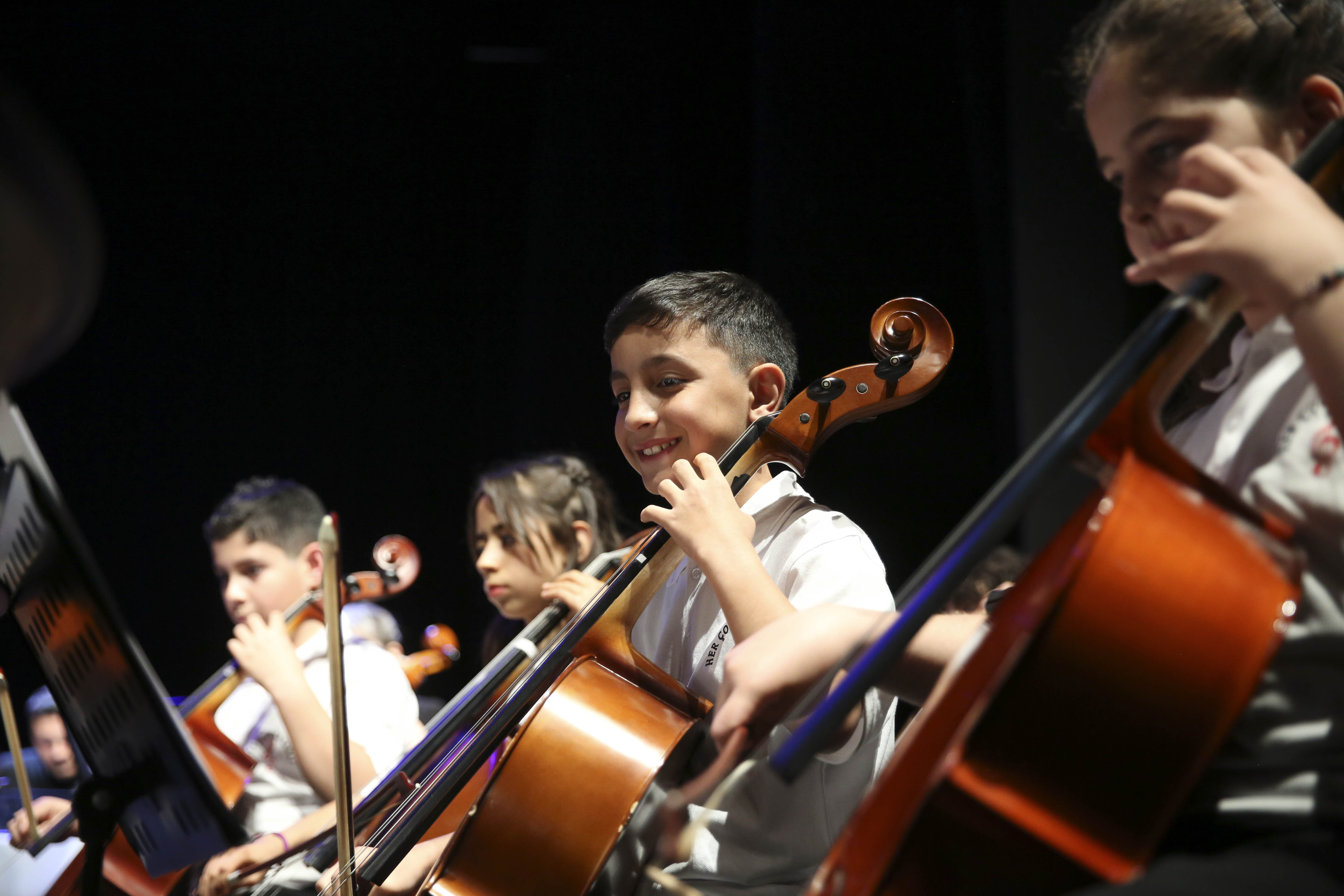 ABB’NİN “HER ÇOCUĞA SANAT PROJESİ”NDE ORKESTRA KONSERİ HER ÇOCUĞA SANAT ORKESTRASININ KONSERİNE BAŞKENTLİLERDEN YOĞUN İLGİ