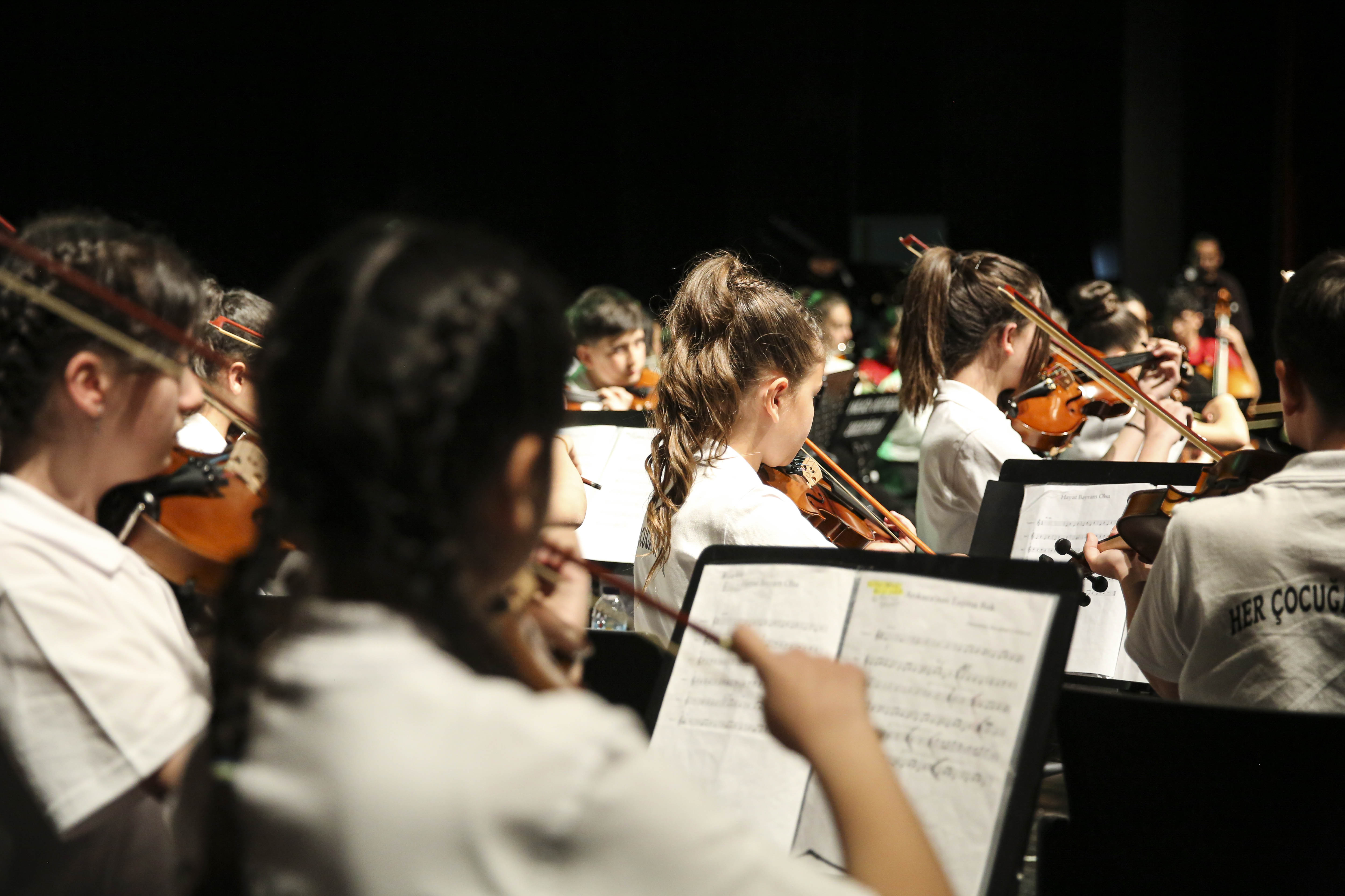 ABB’NİN “HER ÇOCUĞA SANAT PROJESİ”NDE ORKESTRA KONSERİ HER ÇOCUĞA SANAT ORKESTRASININ KONSERİNE BAŞKENTLİLERDEN YOĞUN İLGİ