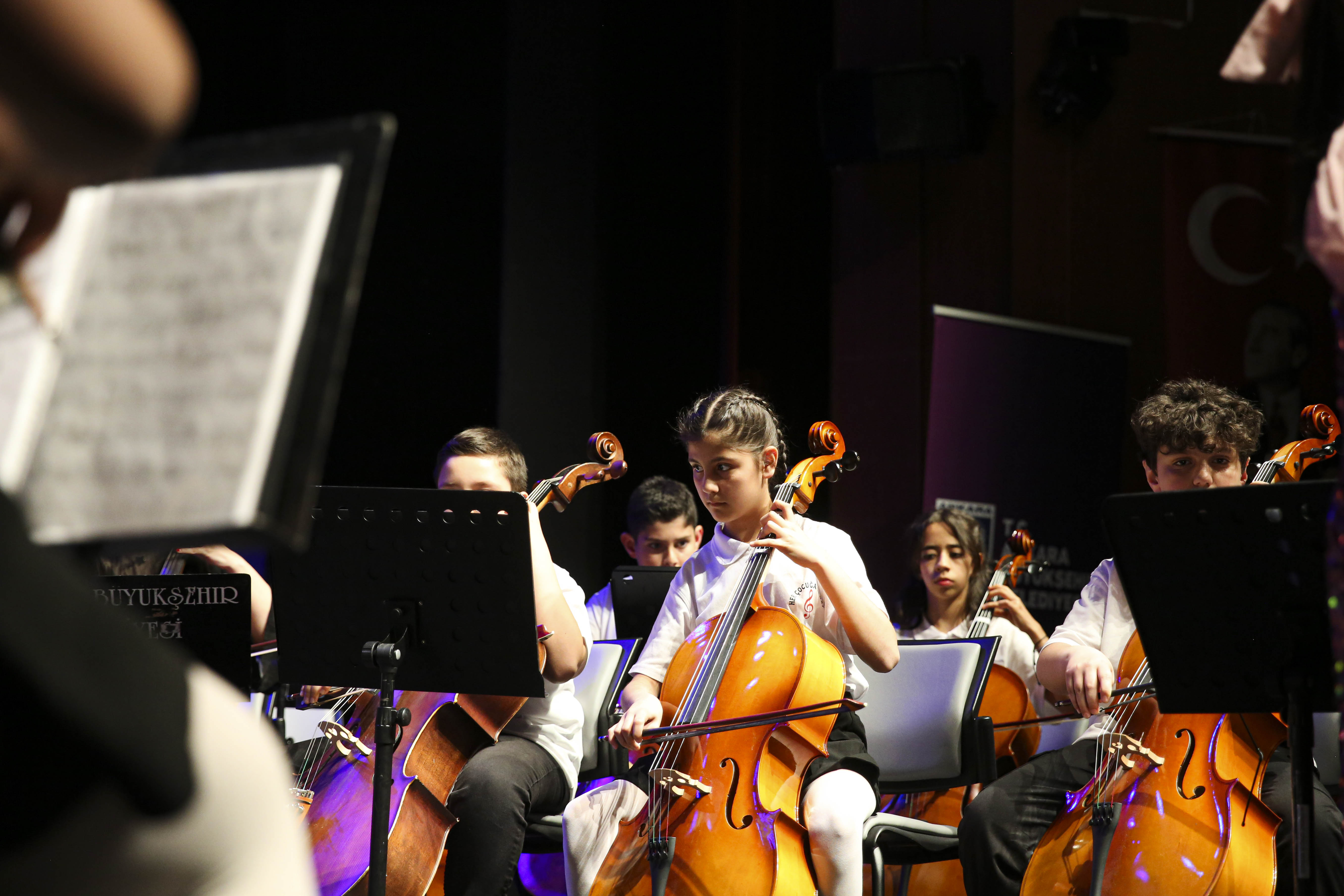 ABB’NİN “HER ÇOCUĞA SANAT PROJESİ”NDE ORKESTRA KONSERİ HER ÇOCUĞA SANAT ORKESTRASININ KONSERİNE BAŞKENTLİLERDEN YOĞUN İLGİ