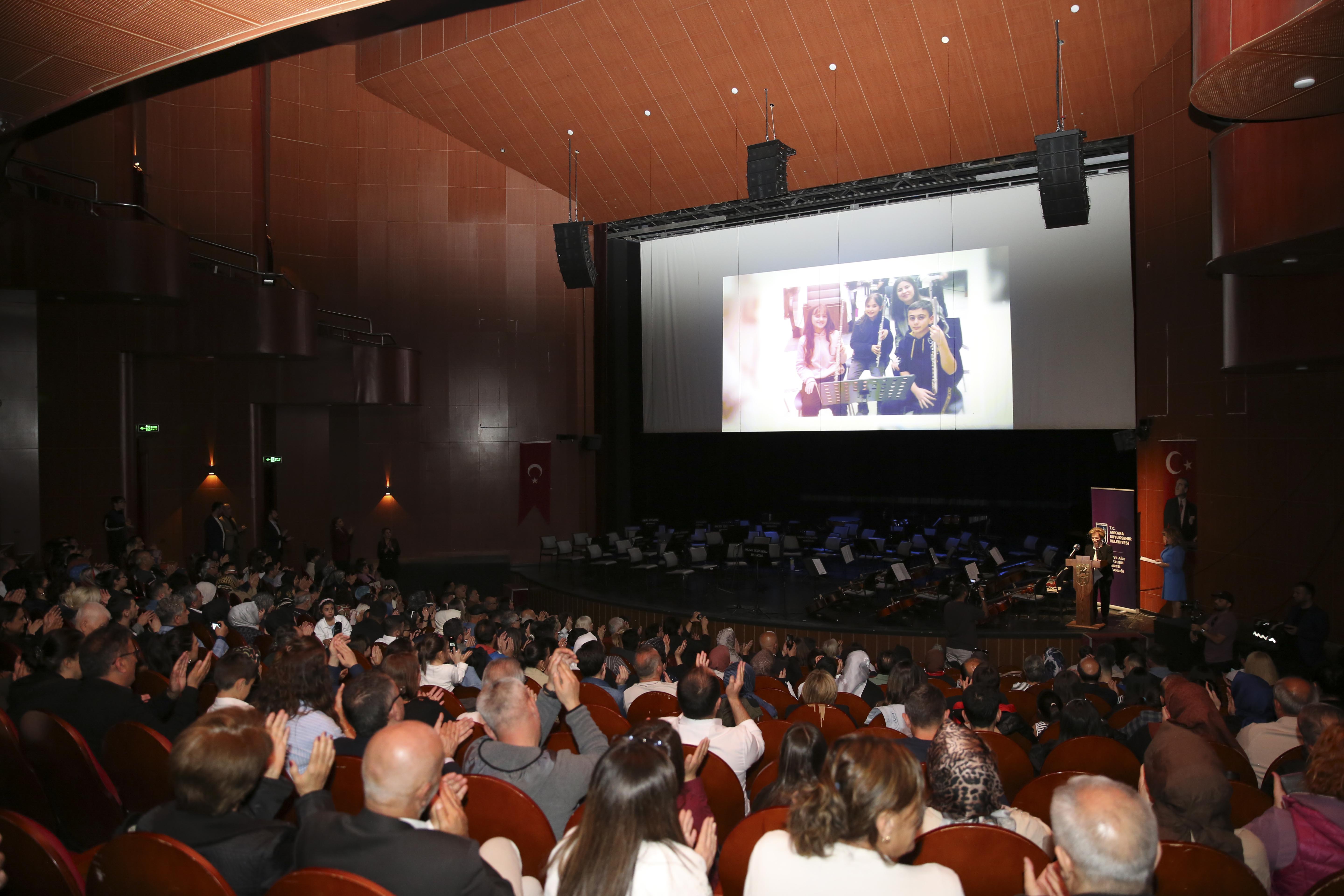 ABB’NİN “HER ÇOCUĞA SANAT PROJESİ”NDE ORKESTRA KONSERİ HER ÇOCUĞA SANAT ORKESTRASININ KONSERİNE BAŞKENTLİLERDEN YOĞUN İLGİ