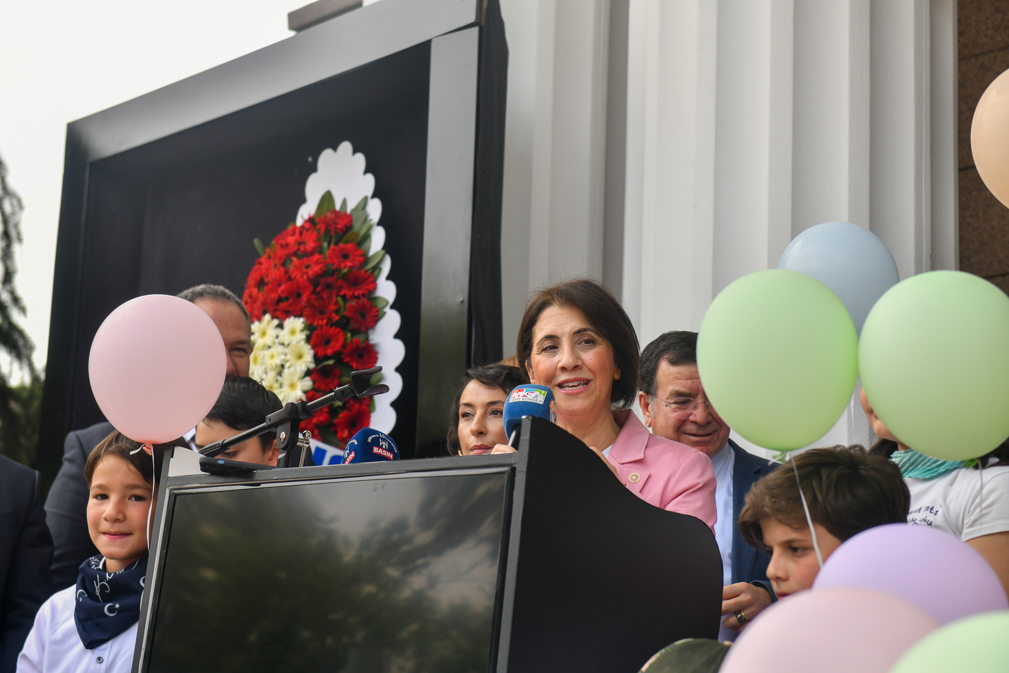MİNİK ELLERDEN ÇIKAN ESERLER, AKK’DE BAŞKENTLİ SANATSEVERLERLE BULUŞTU