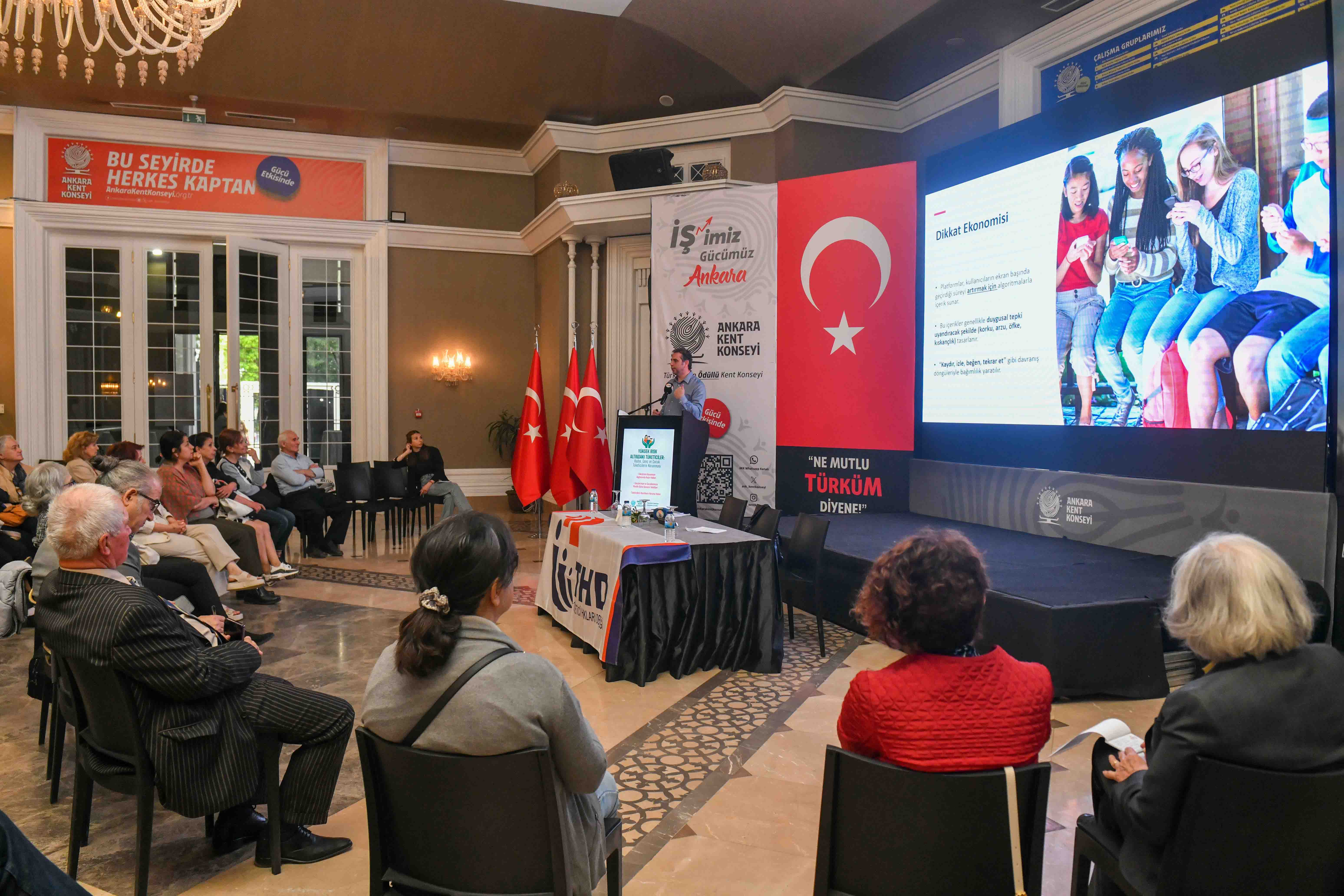 AKK’DE “YÜKSEK RİSK ALTINDAKİ TÜKETİCİLER: KADIN, GENÇ VE ÇOCUK TÜKETİCİLERİN KORUNMASI” PANELİYLE FARKINDALIK OLUŞTURULDU