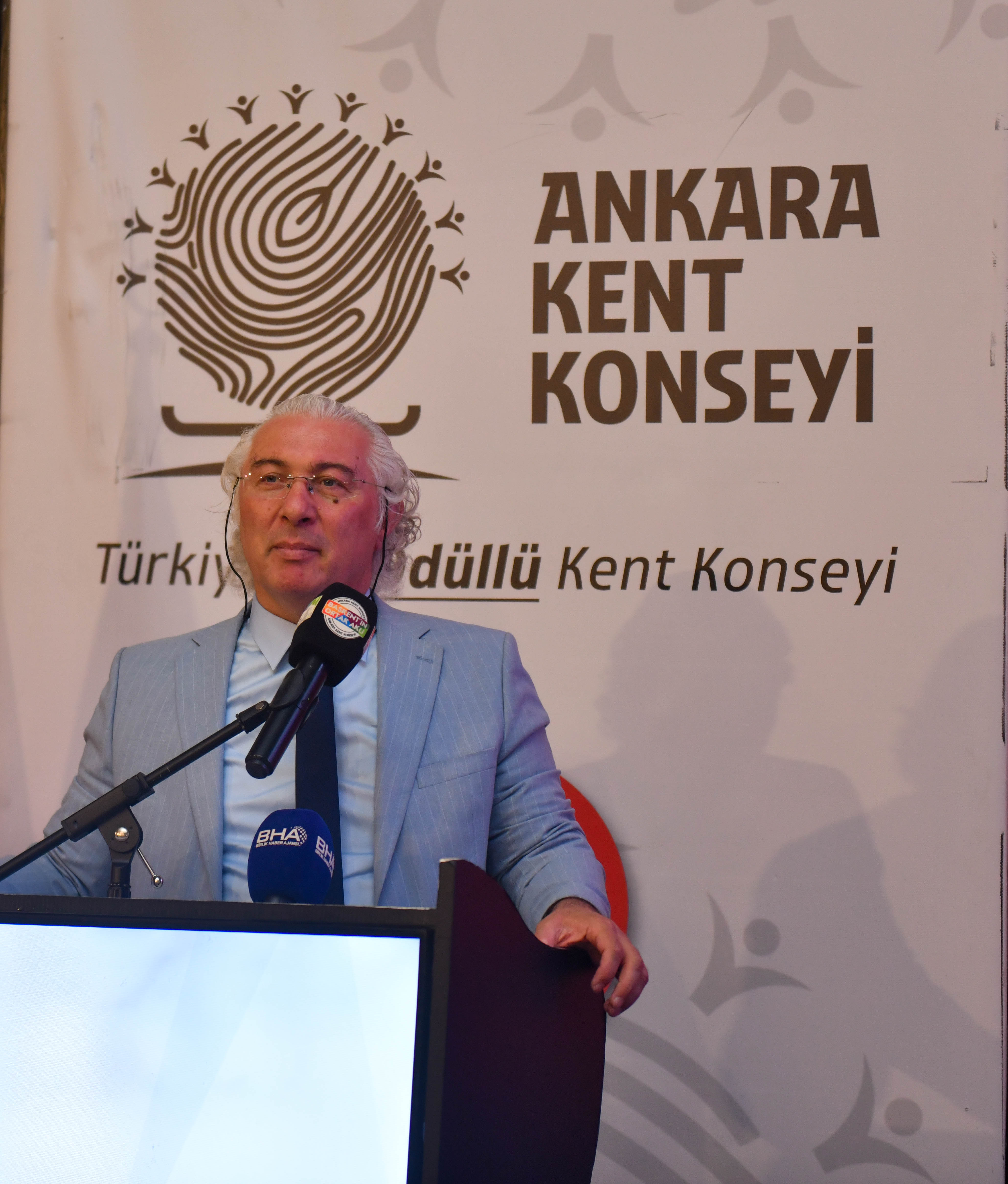 AKK, “YAPAY ZEKÂ VE GAZETECİLİK” PANELİ İLE MEDYA SEKTÖRÜNÜN GELECEĞİNİ MASAYA YATIRDI