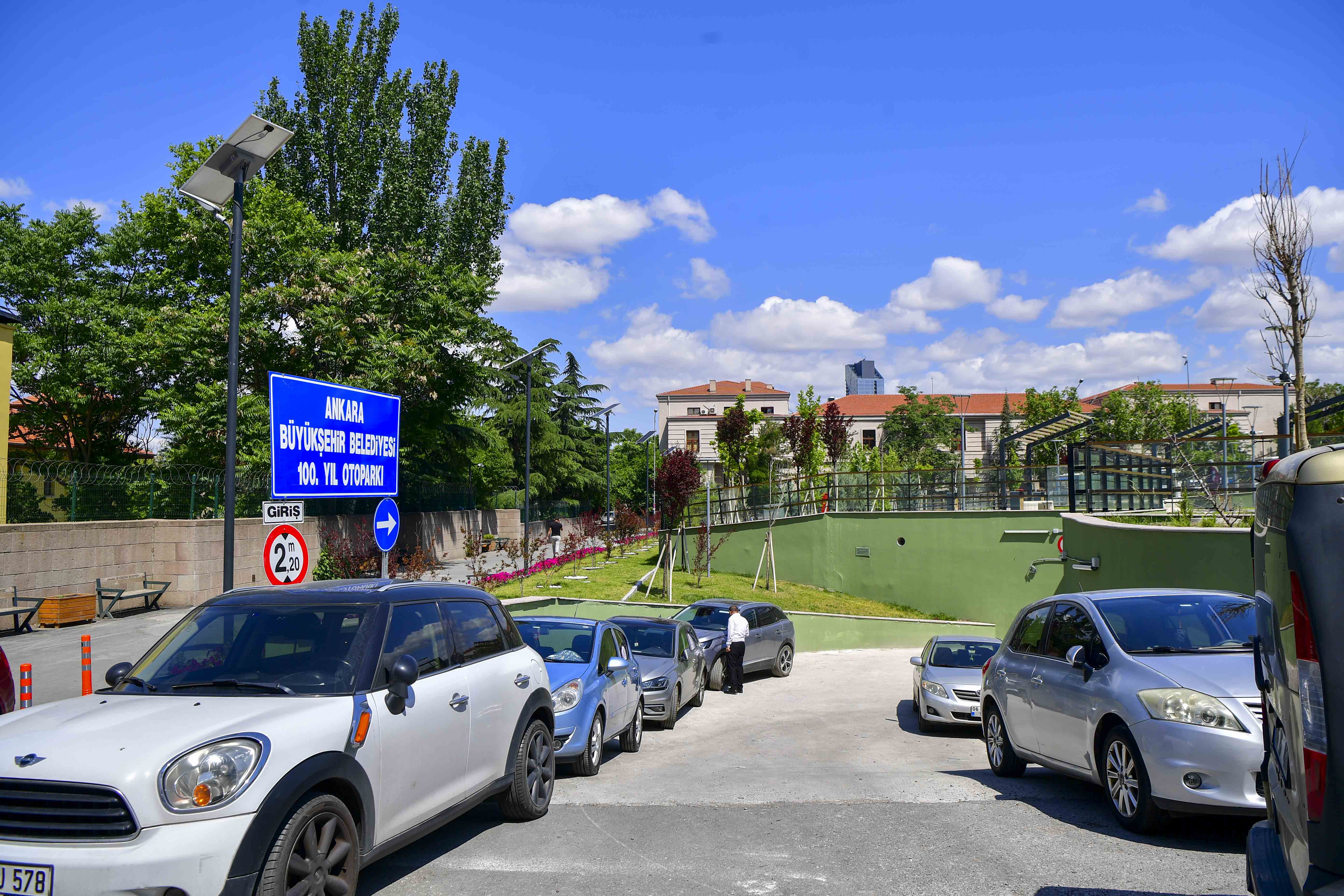 ÜSTÜ PARK ALTI OTOPARK: ULUS 100. YIL KAPALI OTOPARKI AÇILDI 