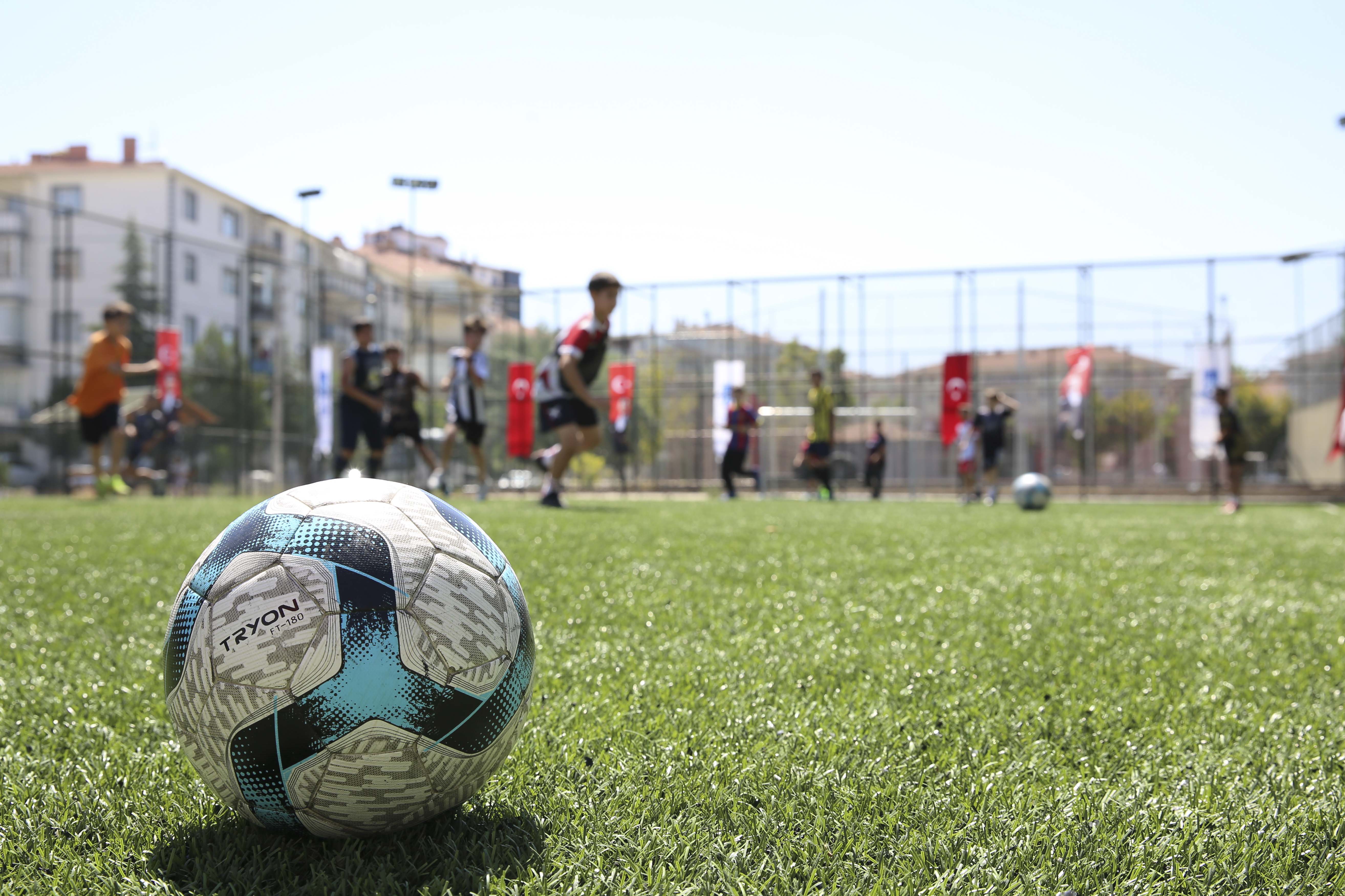 ABB’DEN ÇOCUKLARA FUTBOL DOLU YAZ TATİLİ: ÜCRETSİZ FUTBOL YAZ KURSLARI BAŞLADI