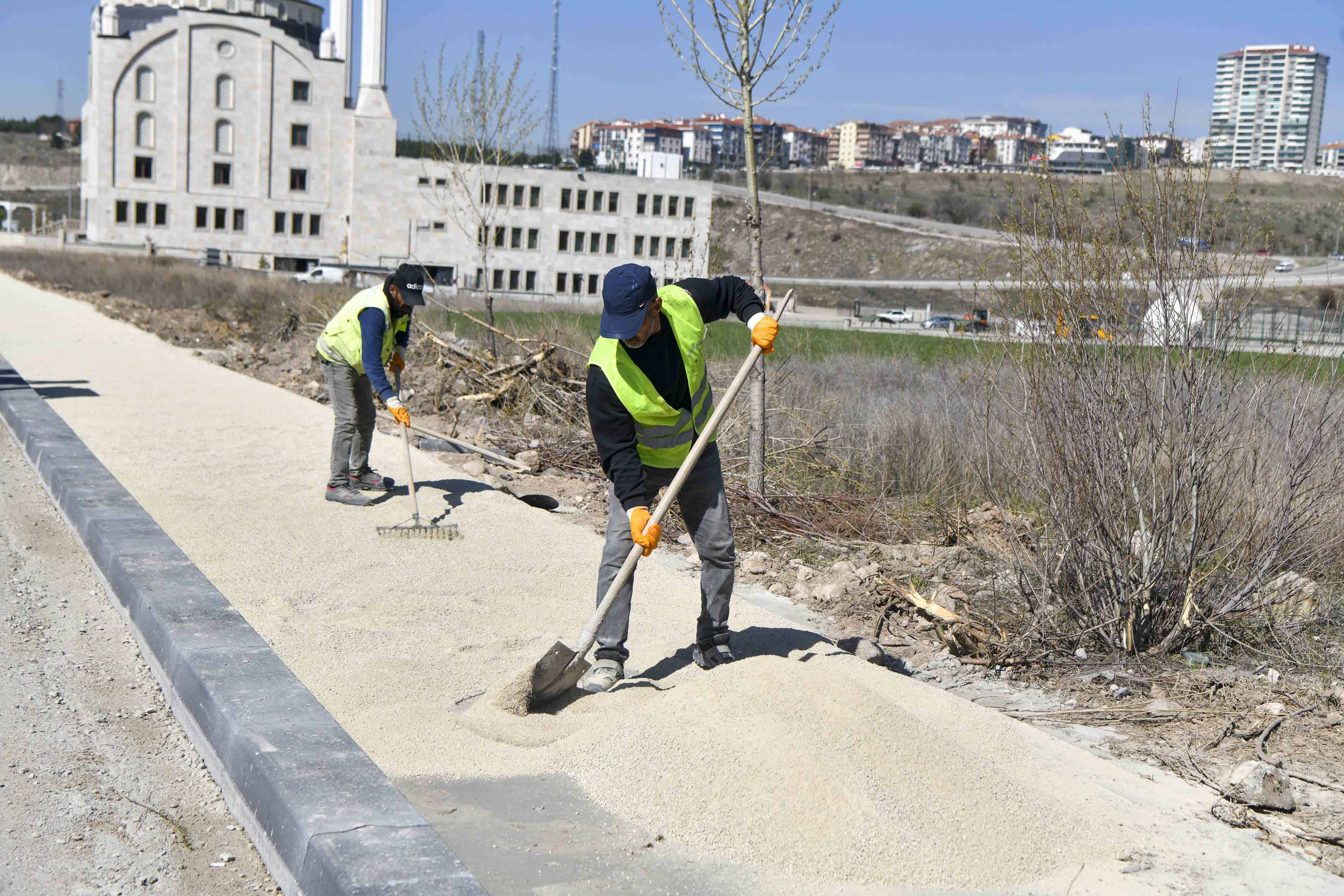 ABB KALDIRIM, BORDÜR VE BARİYER YENİLEME ÇALIŞMALARINA DEVAM EDİYOR
