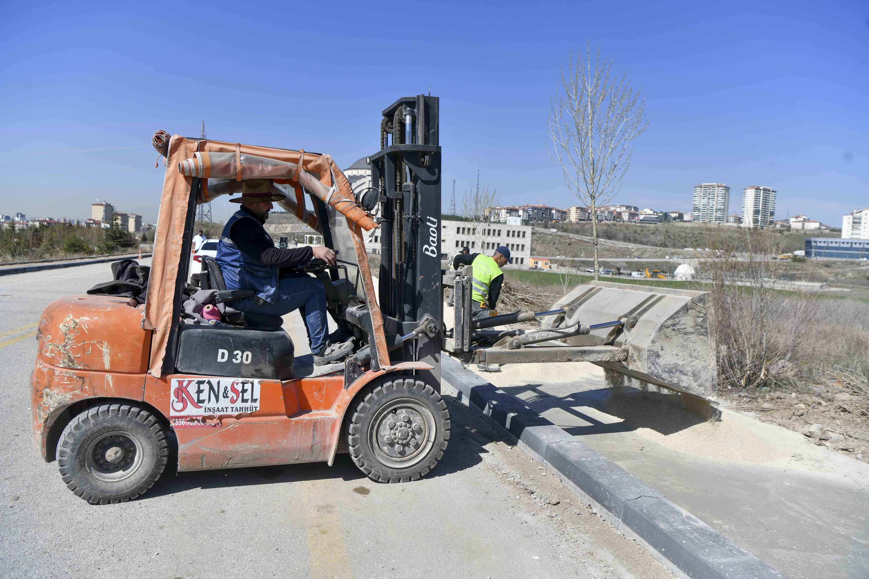 ABB KALDIRIM, BORDÜR VE BARİYER YENİLEME ÇALIŞMALARINA DEVAM EDİYOR