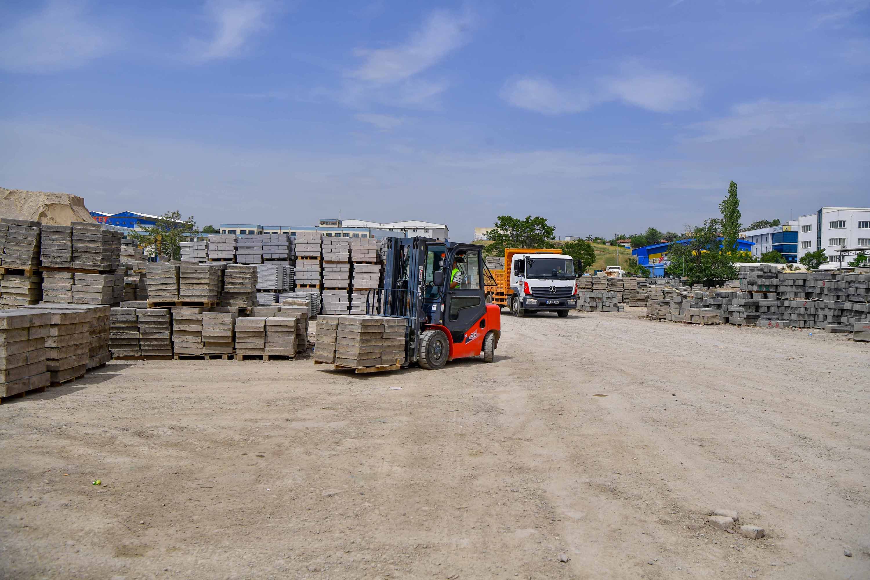 ABB KALDIRIM, BORDÜR VE BARİYER YENİLEME ÇALIŞMALARINA DEVAM EDİYOR
