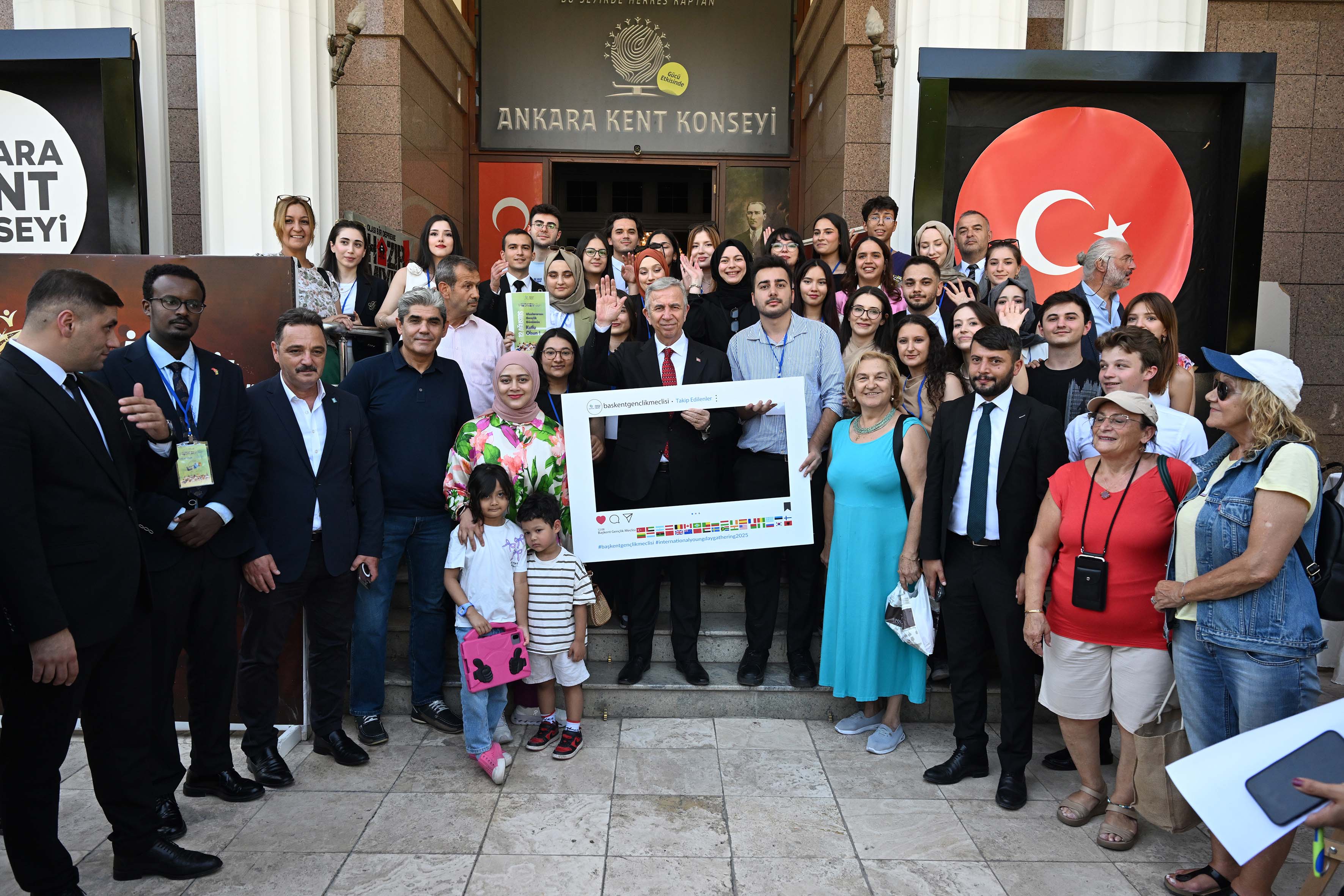 MANSUR YAVAŞ, “12 AĞUSTOS ULUSLARARASI GENÇLİK GÜNÜ BULUŞMASI”NA KATILDI