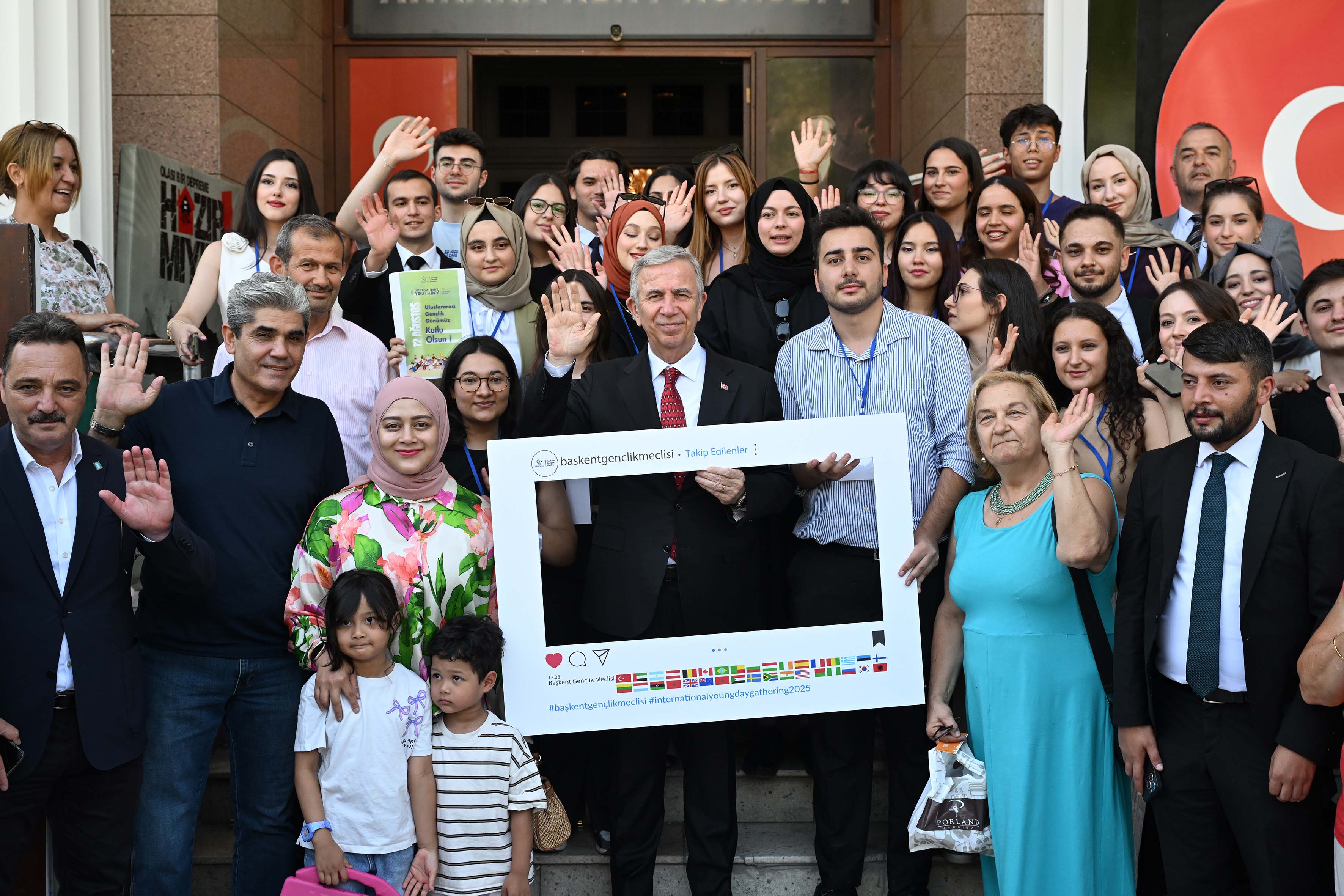 MANSUR YAVAŞ, “12 AĞUSTOS ULUSLARARASI GENÇLİK GÜNÜ BULUŞMASI”NA KATILDI