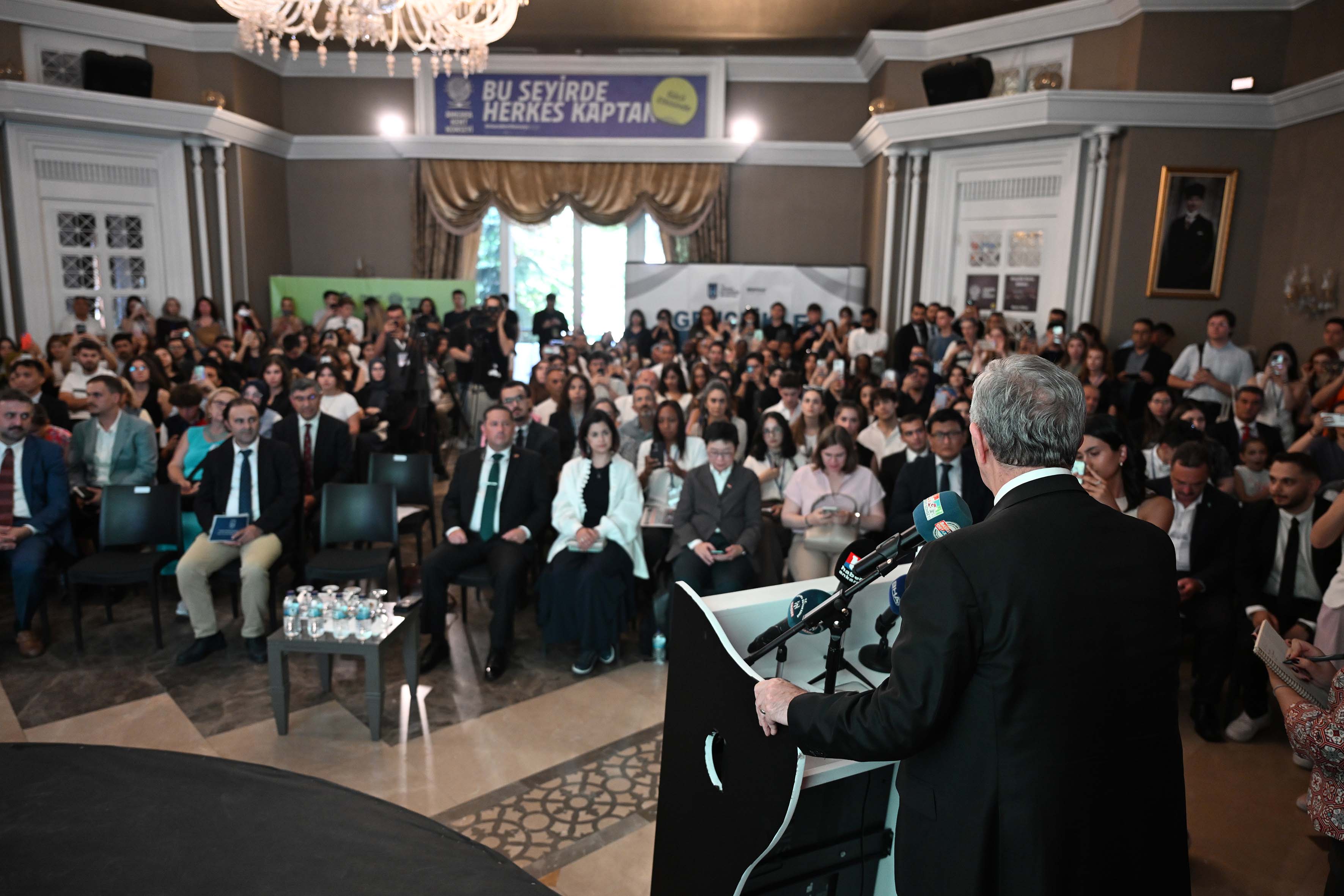 MANSUR YAVAŞ, “12 AĞUSTOS ULUSLARARASI GENÇLİK GÜNÜ BULUŞMASI”NA KATILDI