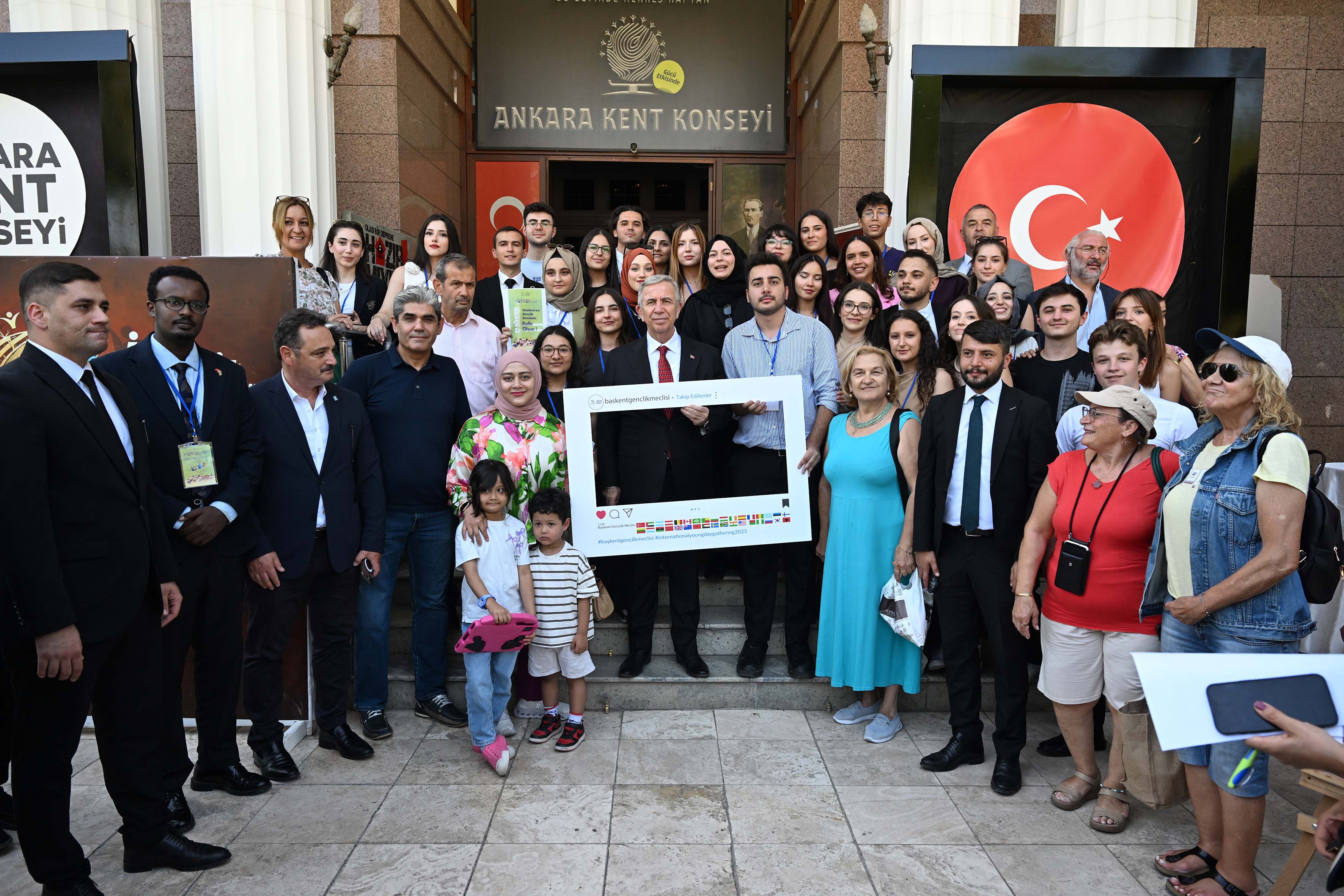 MANSUR YAVAŞ, “12 AĞUSTOS ULUSLARARASI GENÇLİK GÜNÜ BULUŞMASI”NA KATILDI