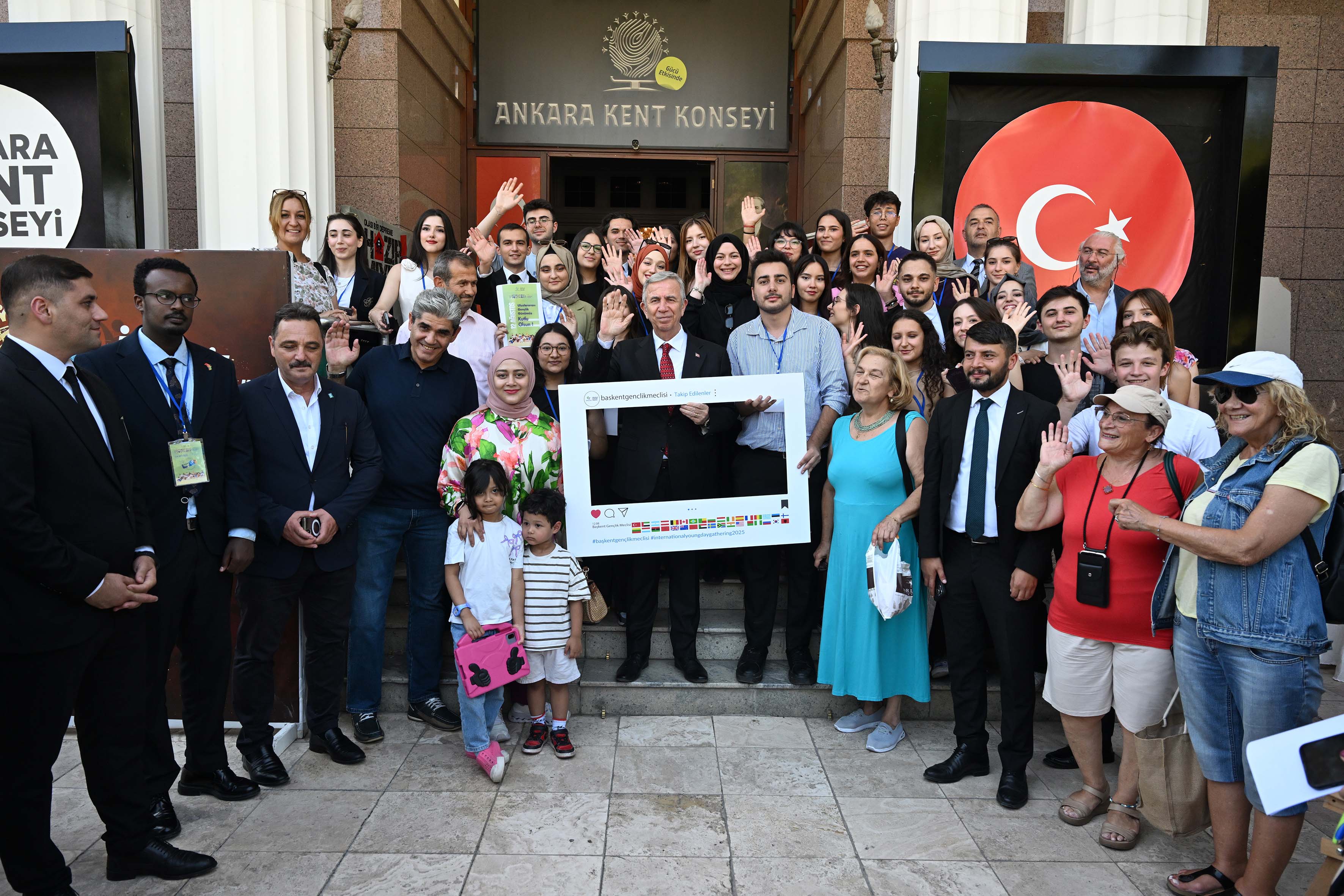 MANSUR YAVAŞ, “12 AĞUSTOS ULUSLARARASI GENÇLİK GÜNÜ BULUŞMASI”NA KATILDI