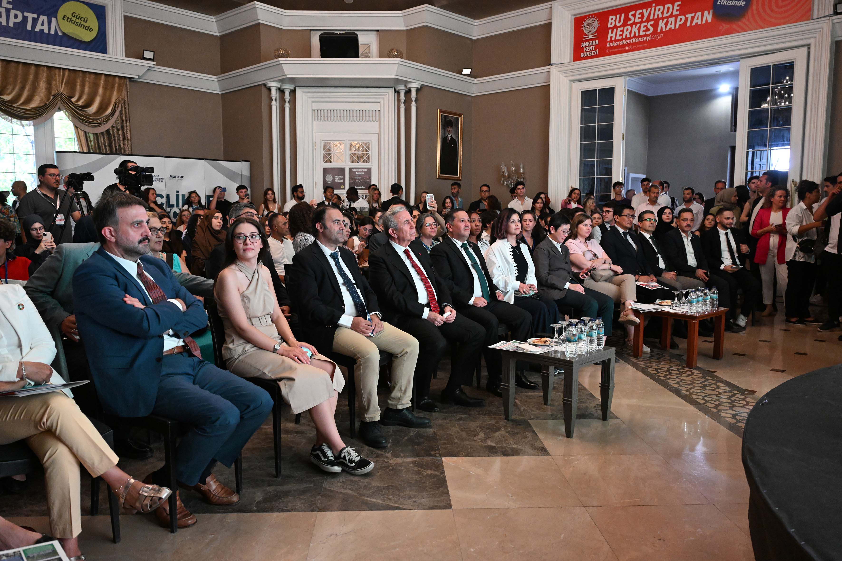 MANSUR YAVAŞ, “12 AĞUSTOS ULUSLARARASI GENÇLİK GÜNÜ BULUŞMASI”NA KATILDI