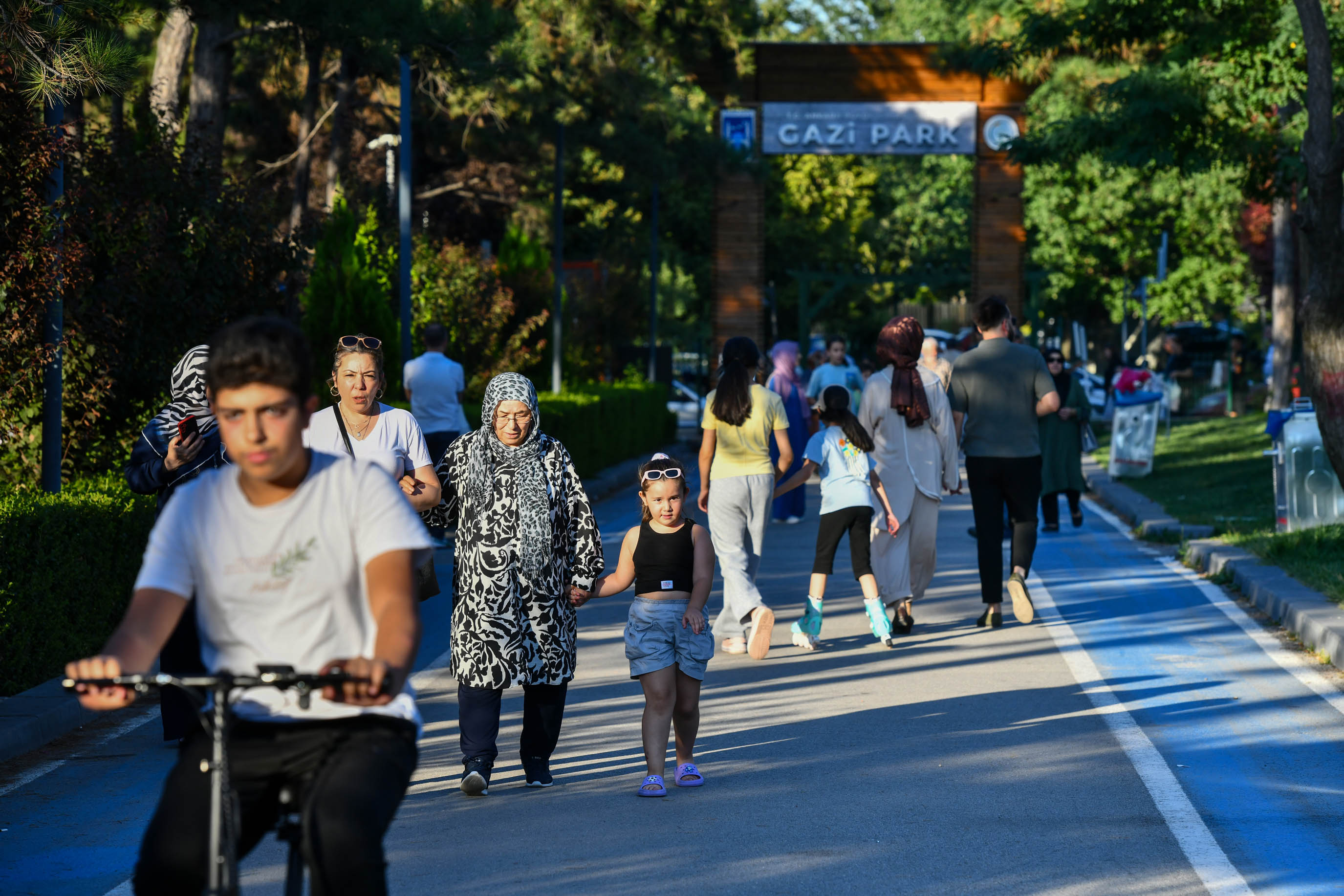 BAŞKENTLİLER YAZIN KEYFİNİ PARK VE REKREASYON ALANLARINDA ÇIKARIYOR