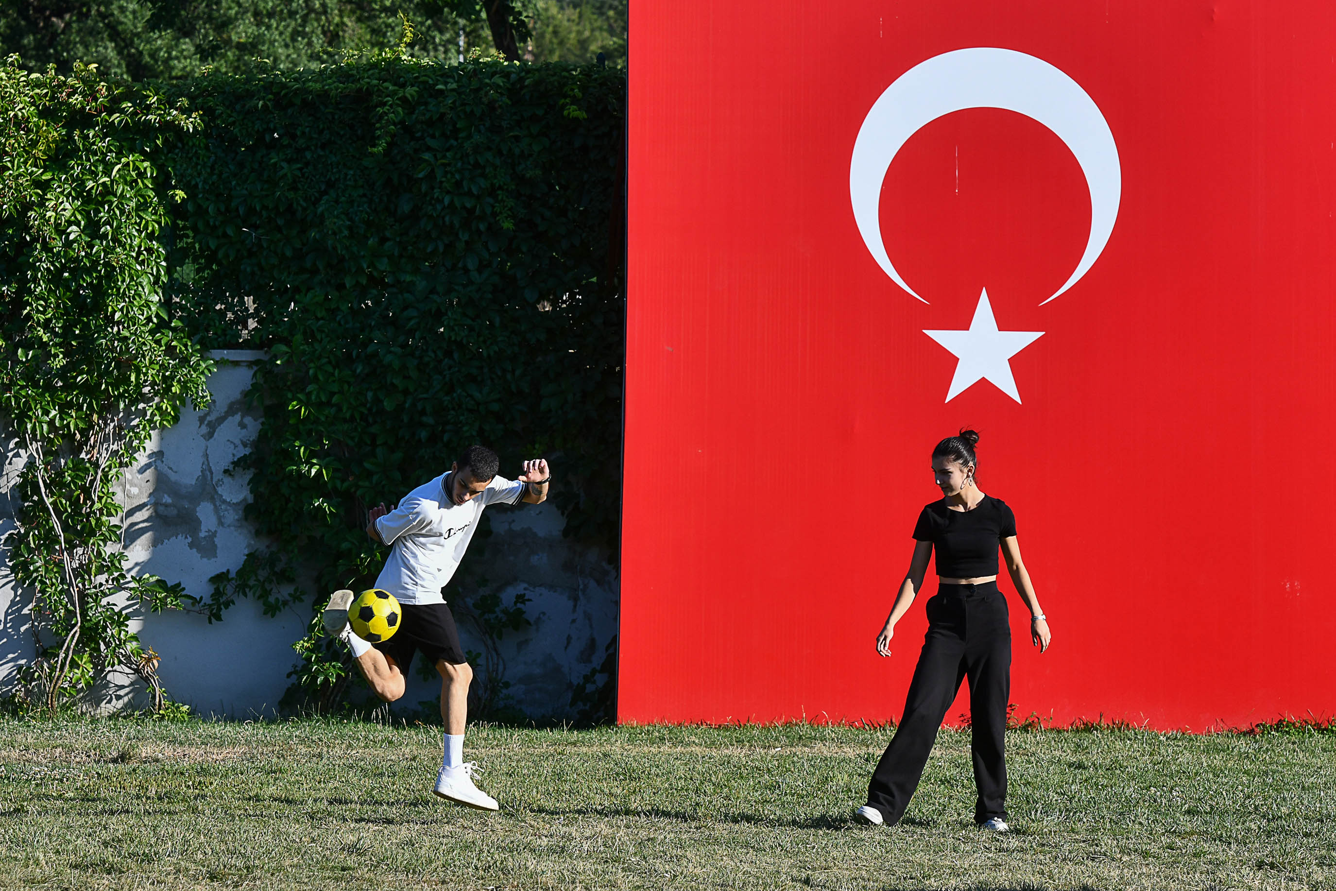 BAŞKENTLİLER YAZIN KEYFİNİ PARK VE REKREASYON ALANLARINDA ÇIKARIYOR
