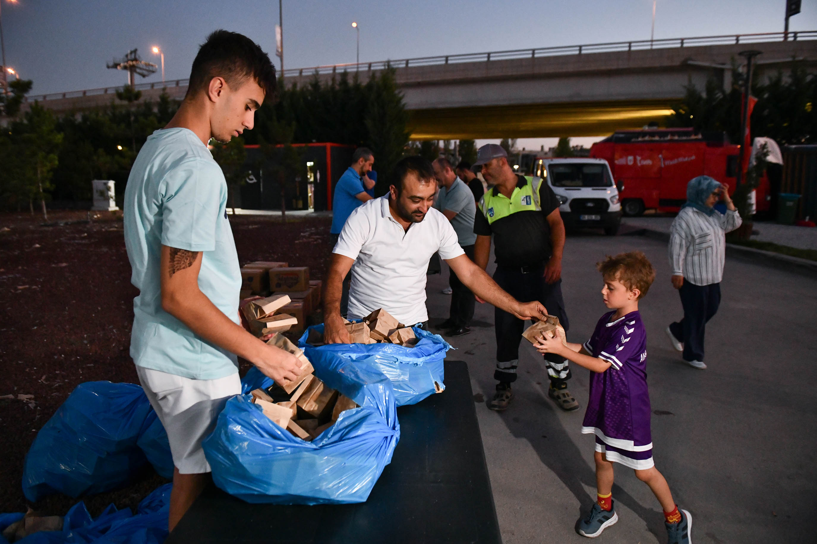 BAŞKENTLİLER YAZIN KEYFİNİ PARK VE REKREASYON ALANLARINDA ÇIKARIYOR