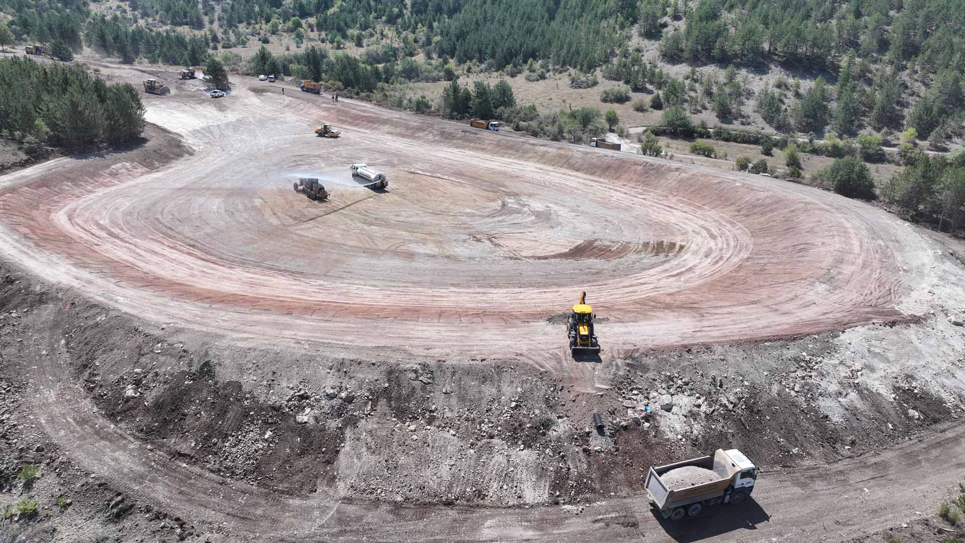 ABB KENDİ İMKÂNLARIYLA İNŞA ETTİ: ÇAMLIDERE BEŞBEYLER MAHALLESİ’NE HAYVAN İÇME SUYU GÖLETİ