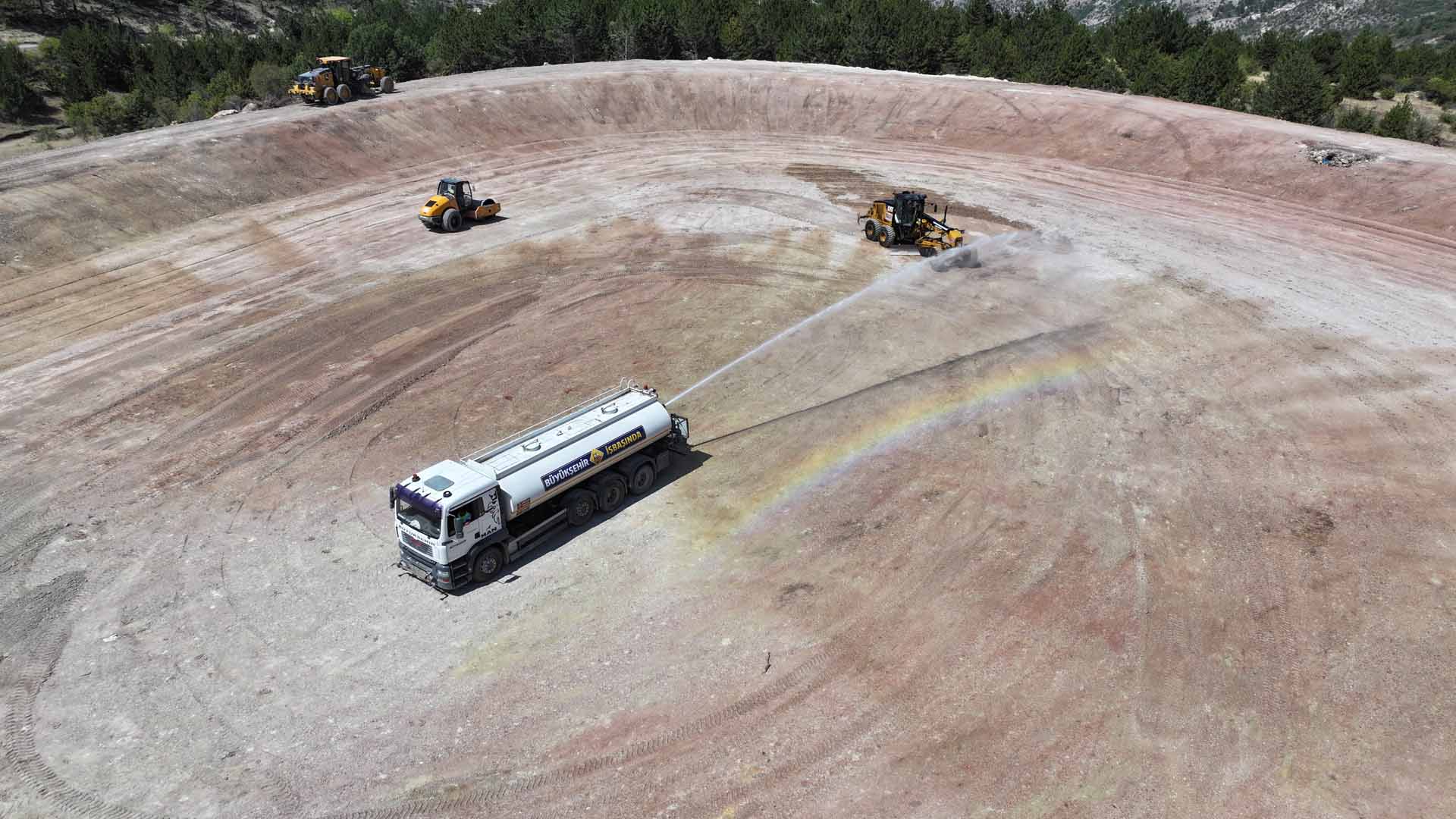 ABB KENDİ İMKÂNLARIYLA İNŞA ETTİ: ÇAMLIDERE BEŞBEYLER MAHALLESİ’NE HAYVAN İÇME SUYU GÖLETİ