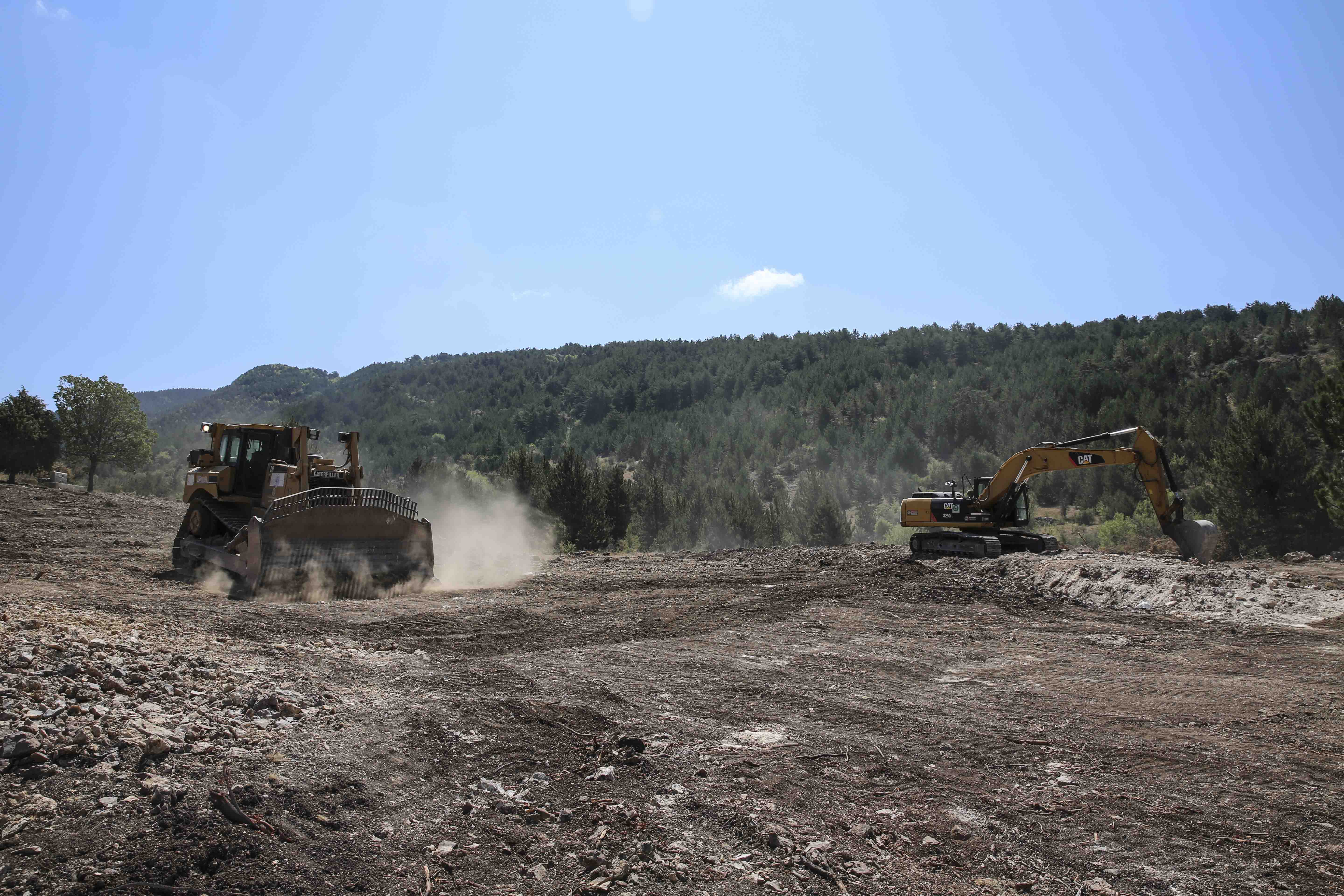 ABB KENDİ İMKÂNLARIYLA İNŞA ETTİ: ÇAMLIDERE BEŞBEYLER MAHALLESİ’NE HAYVAN İÇME SUYU GÖLETİ