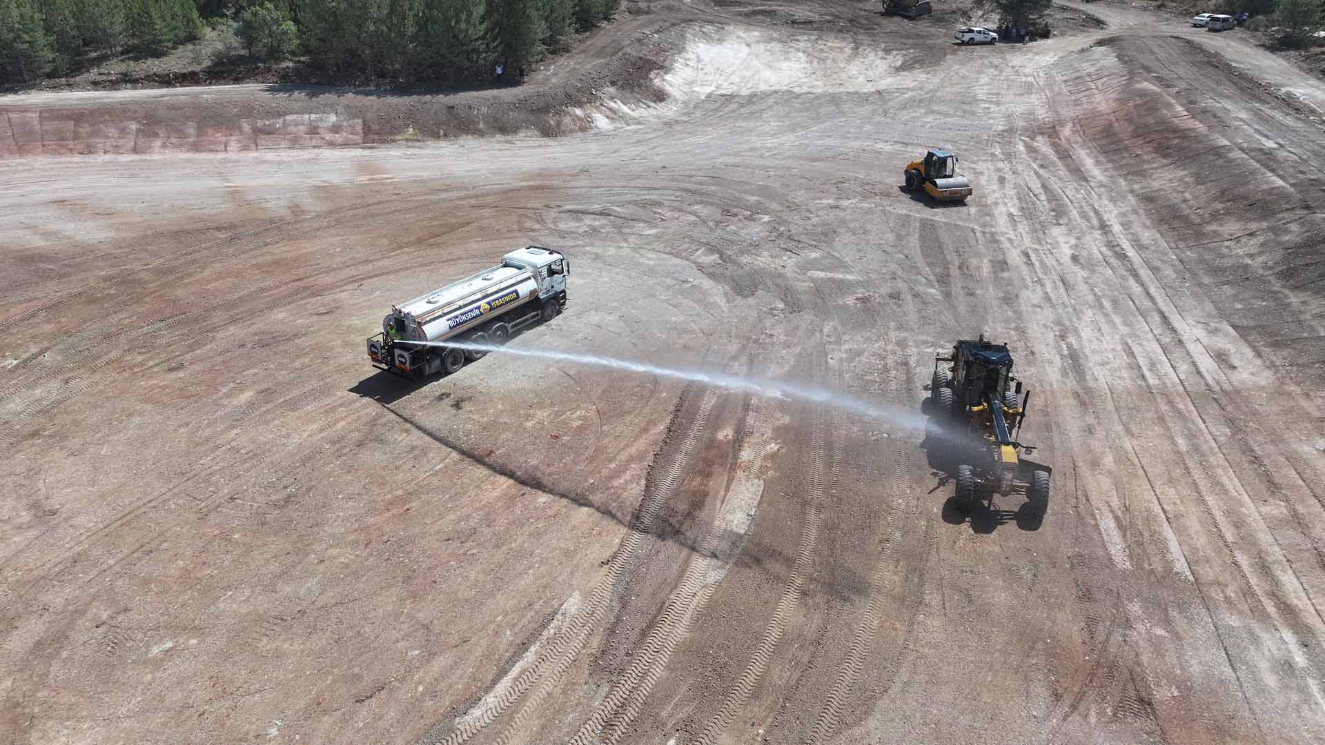 ABB KENDİ İMKÂNLARIYLA İNŞA ETTİ: ÇAMLIDERE BEŞBEYLER MAHALLESİ’NE HAYVAN İÇME SUYU GÖLETİ