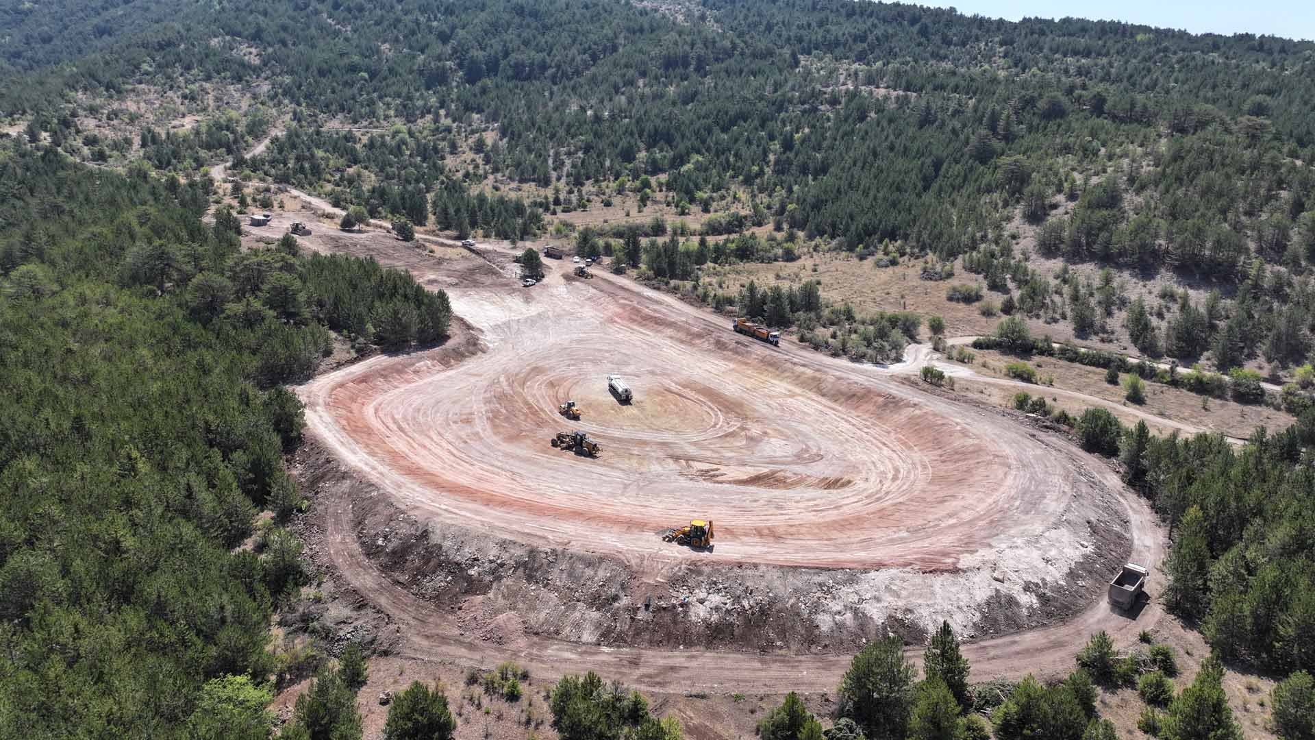  ABB KENDİ İMKÂNLARIYLA İNŞA ETTİ: ÇAMLIDERE BEŞBEYLER MAHALLESİ’NE HAYVAN İÇME SUYU GÖLETİ
