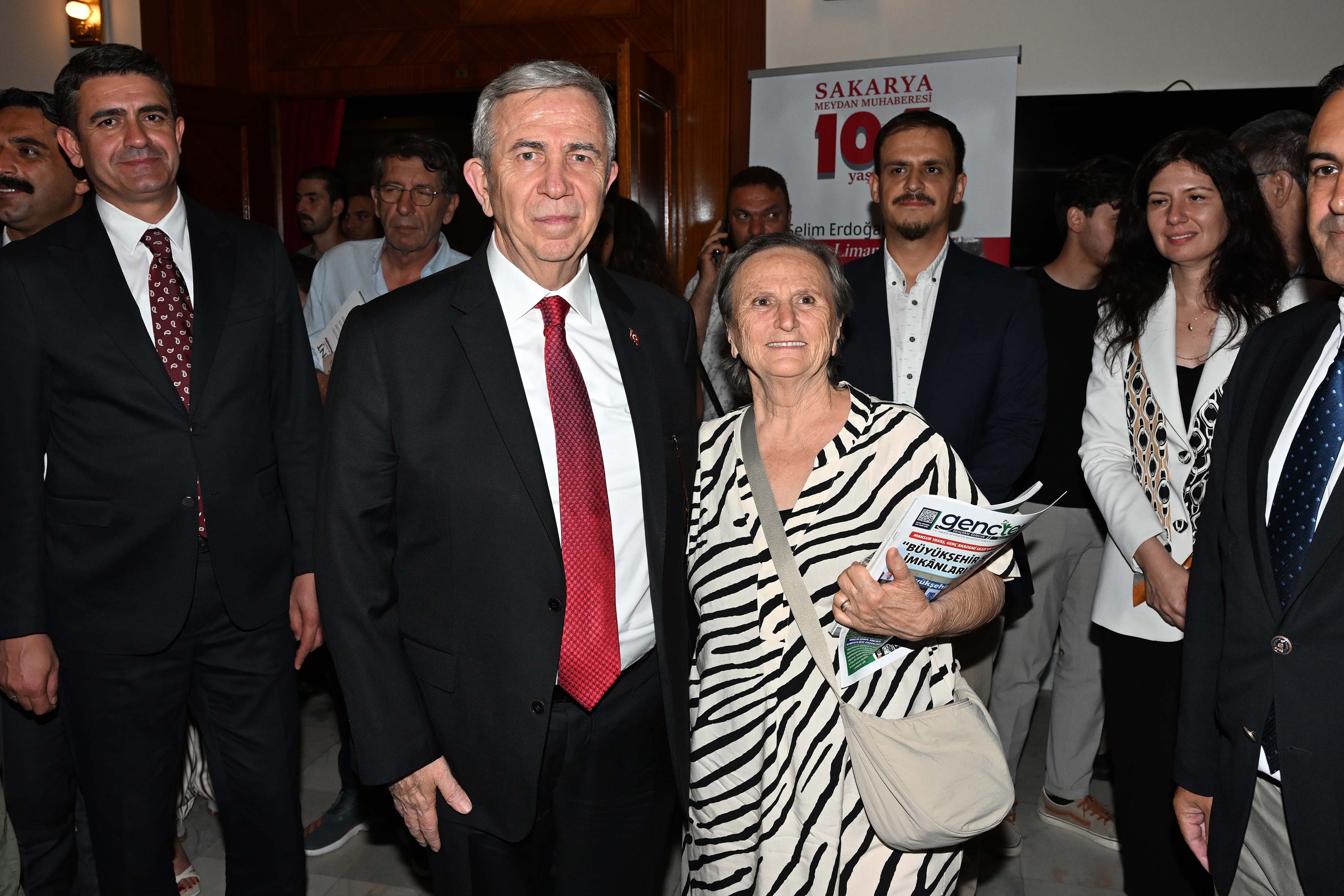 MANSUR YAVAŞ “MONDROS LİMANI’NDAN SAKARYA NEHRİ’NE” KONFERANSINA KATILDI