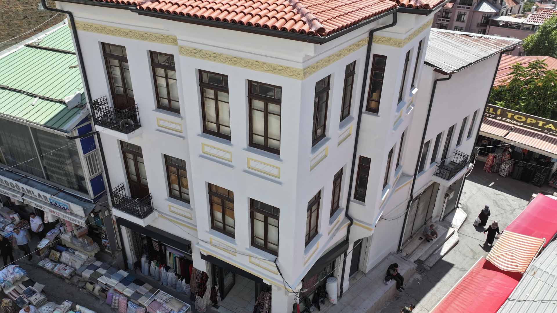 HEM CEPHE İYİLEŞTİRME HEM KENTSEL TASARIM: ULUS ÇIKRIKÇILAR YOKUŞU’NDA DEĞİŞİM BAŞLADI