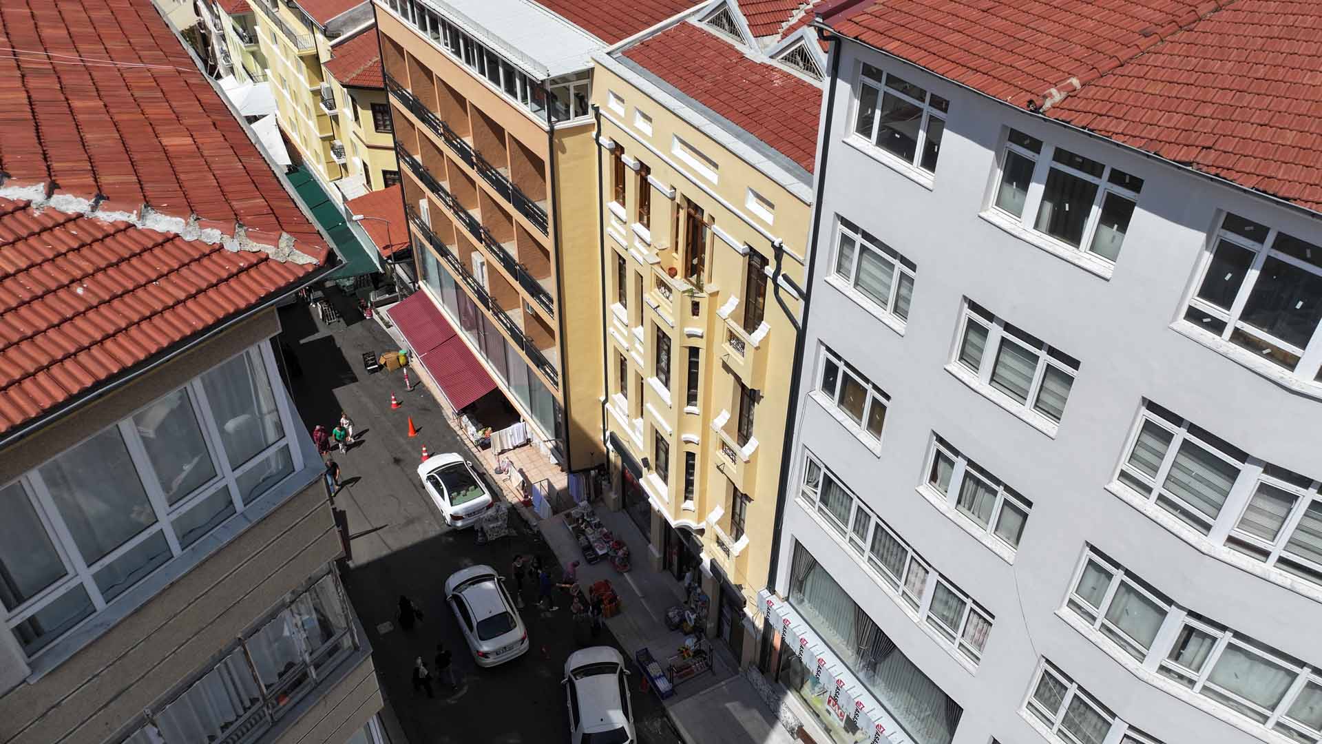 HEM CEPHE İYİLEŞTİRME HEM KENTSEL TASARIM: ULUS ÇIKRIKÇILAR YOKUŞU’NDA DEĞİŞİM BAŞLADI