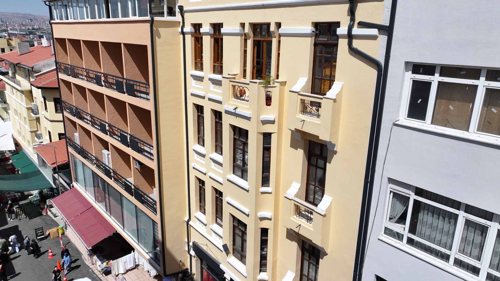 HEM CEPHE İYİLEŞTİRME HEM KENTSEL TASARIM: ULUS ÇIKRIKÇILAR YOKUŞU’NDA DEĞİŞİM BAŞLADI