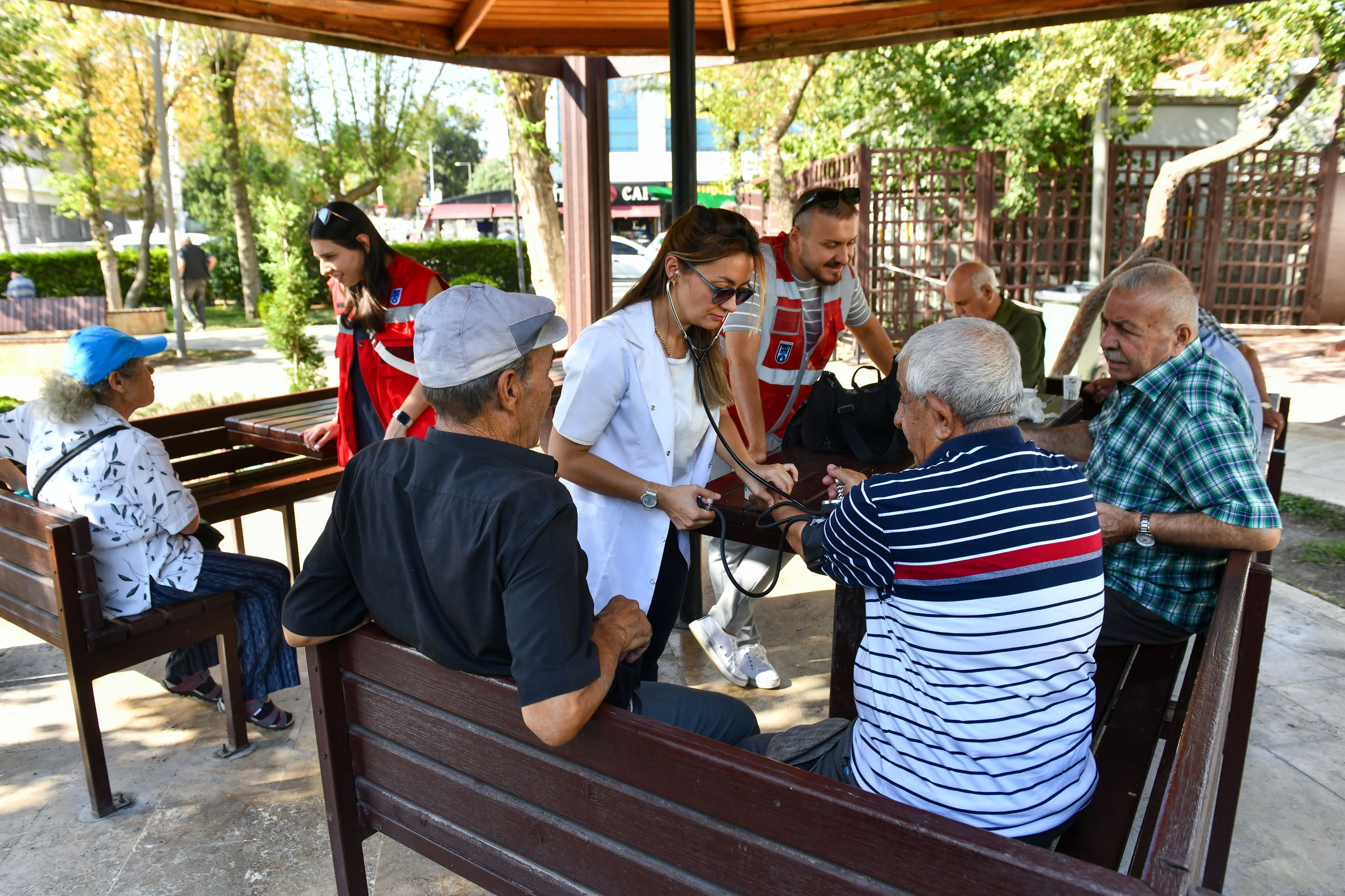 ANKARA BÜYÜKŞEHİR EMEKLİLERİN YANINDA