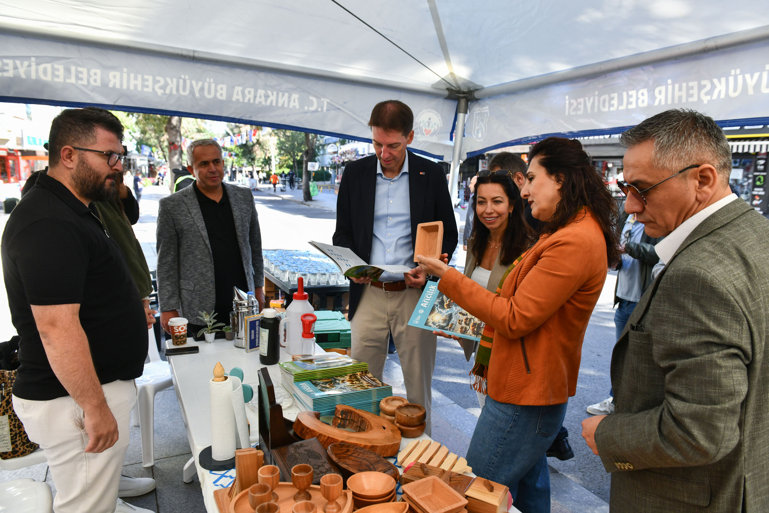 BAŞKENT’TE 7. CADDE AVRUPA HAREKETLİLİK HAFTASI'NA ÖZEL OLARAK ARAÇ TRAFİĞİNE KAPATILDI