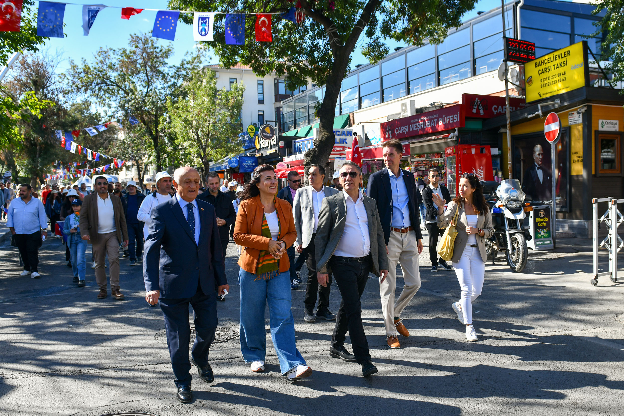BAŞKENT’TE 7. CADDE AVRUPA HAREKETLİLİK HAFTASI'NA ÖZEL OLARAK ARAÇ TRAFİĞİNE KAPATILDI