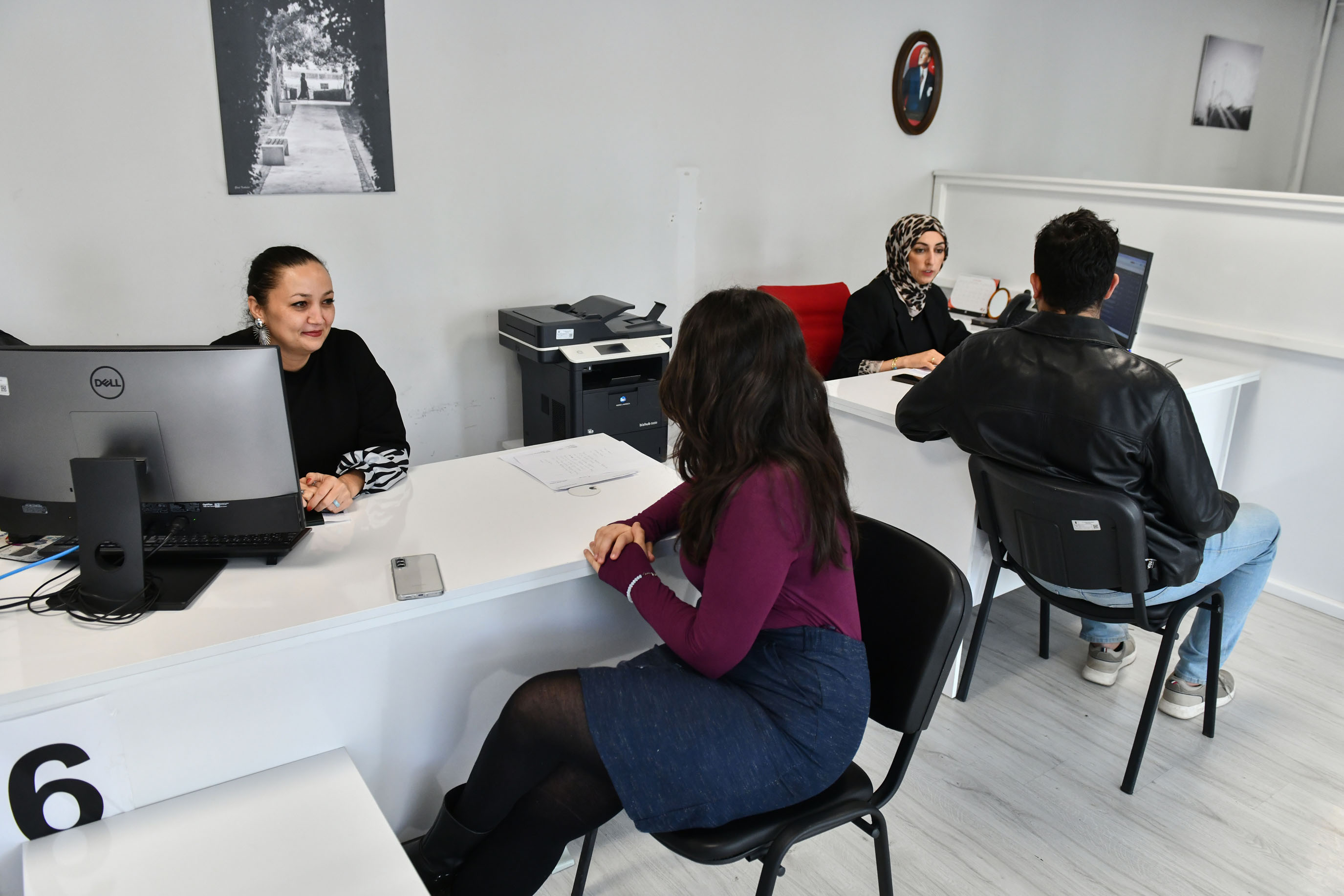 İŞ ARAYAN VATANDAŞLARLA İŞVEREN FİRMALAR ARASINDAKİ KÖPRÜ: ABB KARİYER MERKEZİ