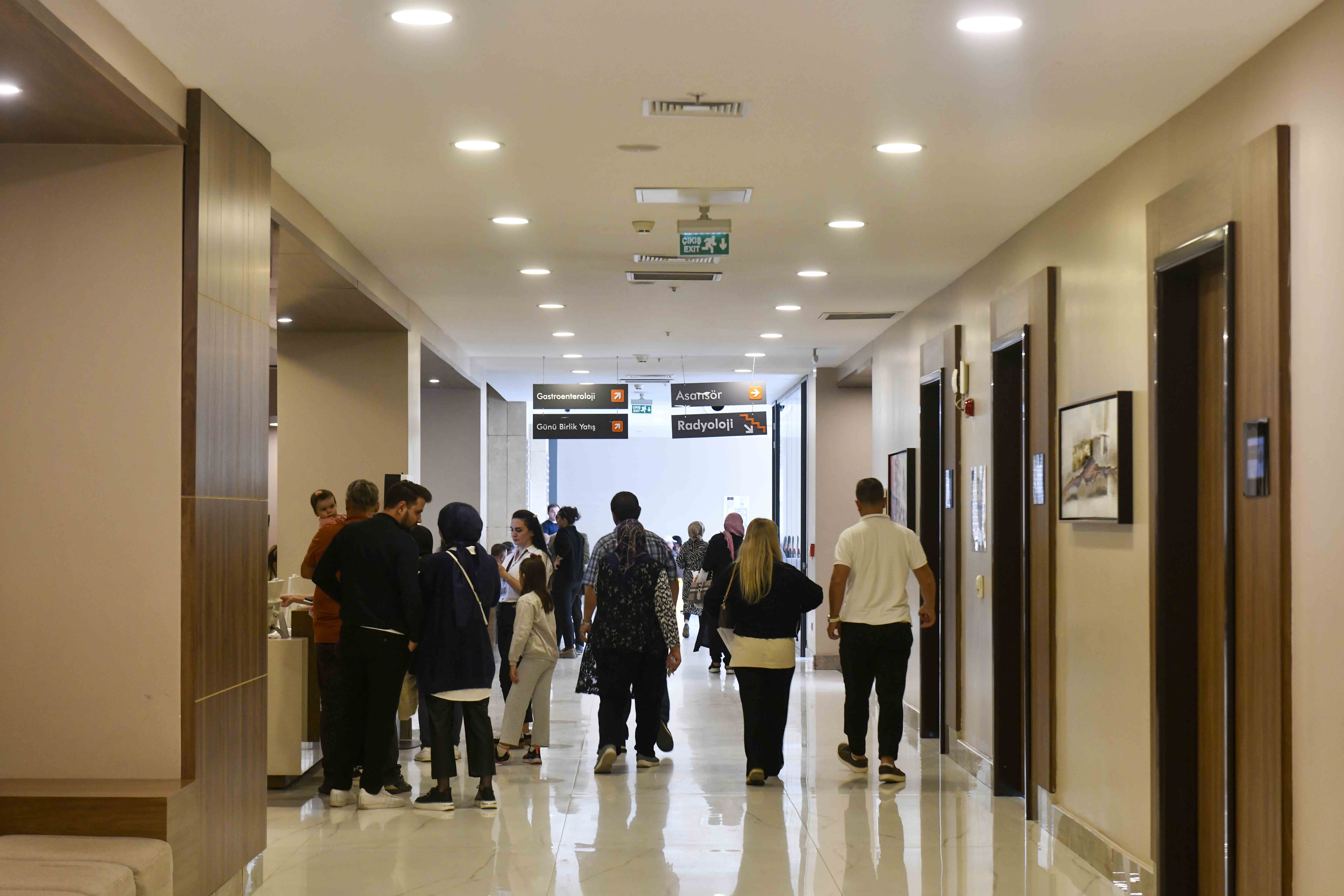 İŞ ARAYAN VATANDAŞLARLA İŞVEREN FİRMALAR ARASINDAKİ KÖPRÜ: ABB KARİYER MERKEZİ