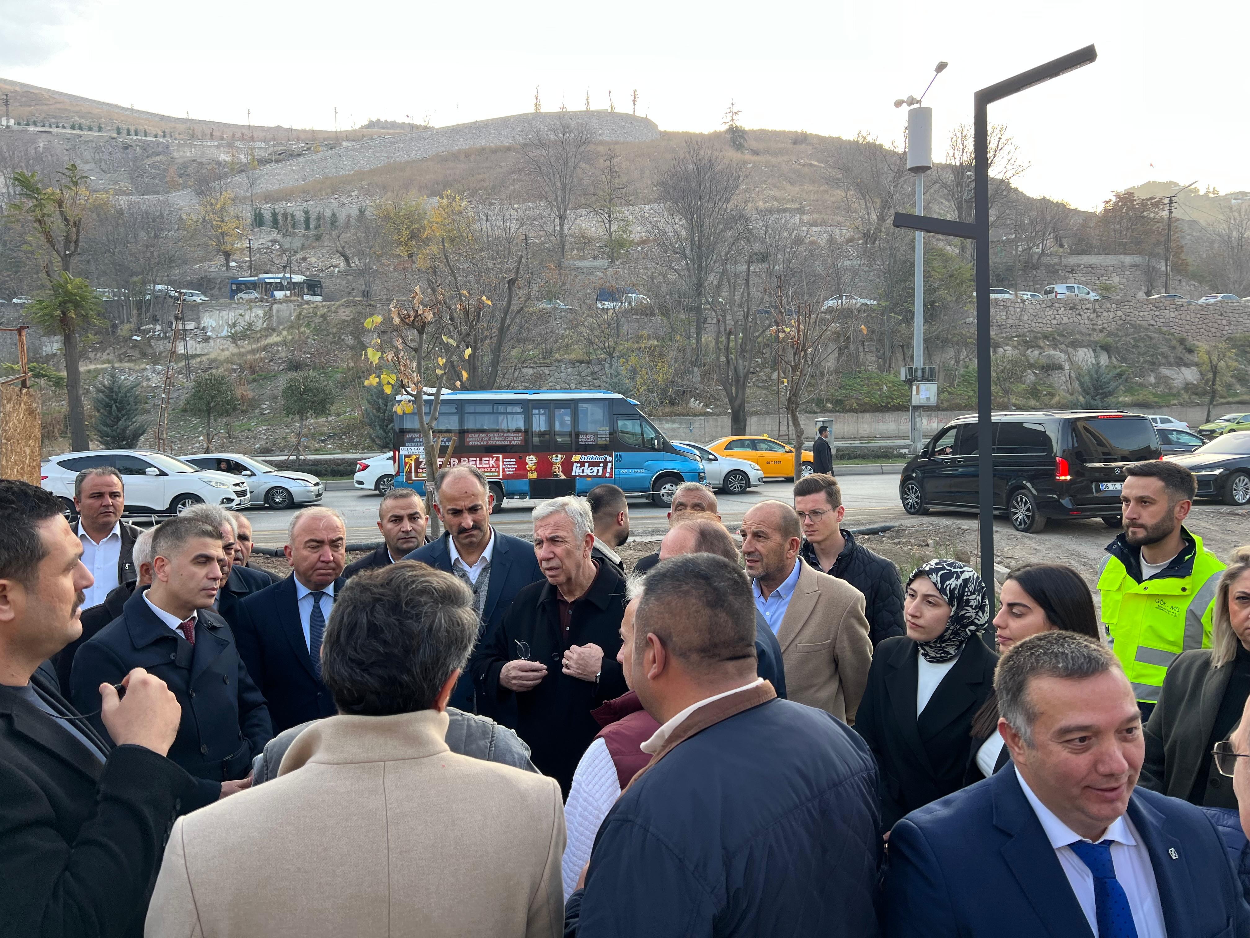 MANSUR YAVAŞ HACI BAYRAM ESNAFIYLA BİR ARAYA GELDİ