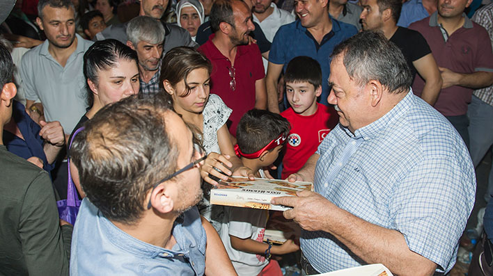 DEMOKRASİ NÖBETİNE HALK EKMEK DESTEĞİ