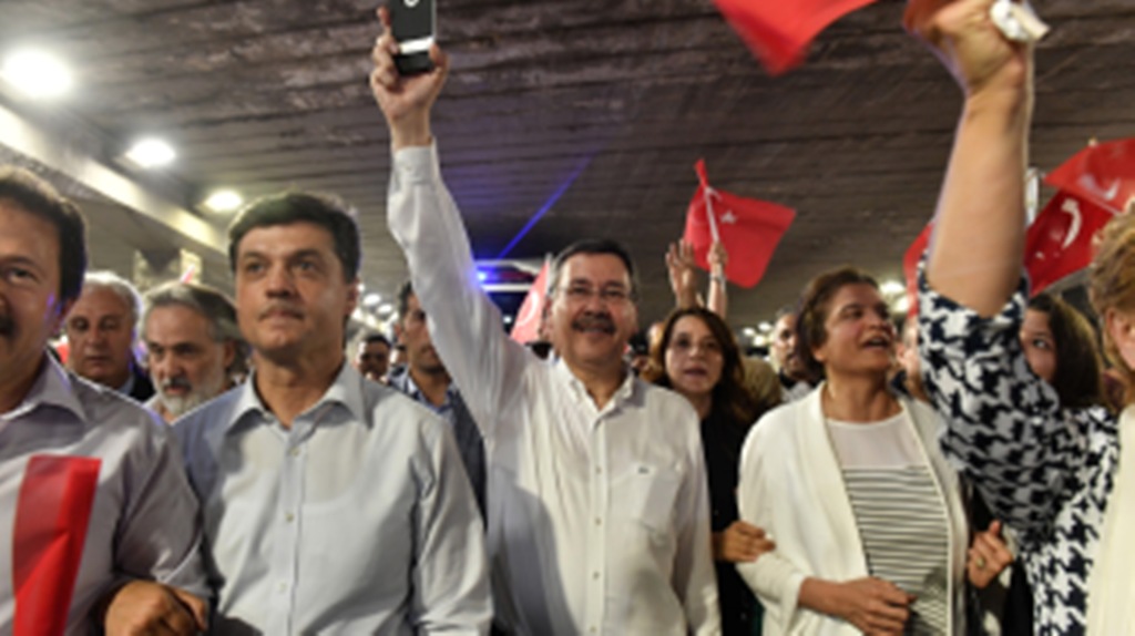 BÜYÜKŞEHİR'İN MUHTEŞEM 15 TEMMUZ YÜRÜYÜŞÜ